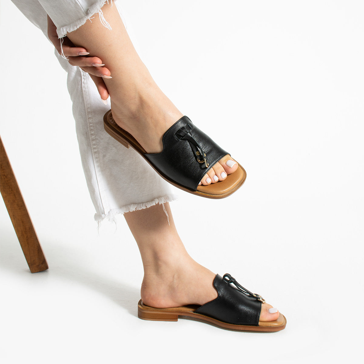 Feng Kadın Hakiki Deri Siyah Süet Terlik