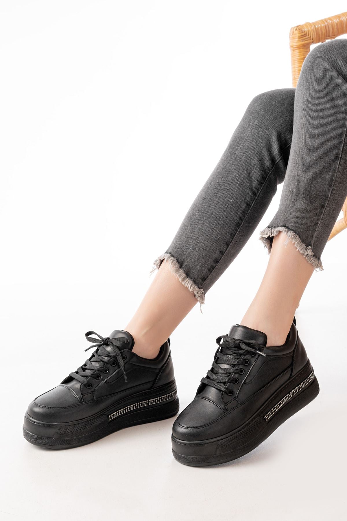 Senvia Kadın Siyah Taş Aksesuarlı Spor Ayakkabı