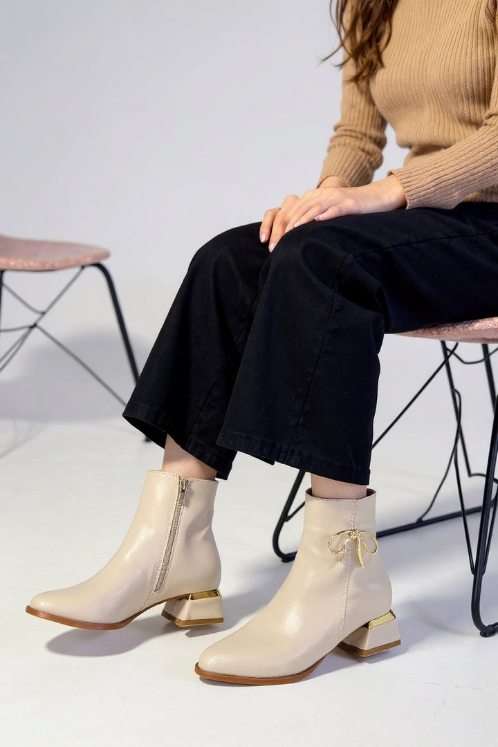 Harly Kadın Bej Metal Detaylı Topuklu Bot