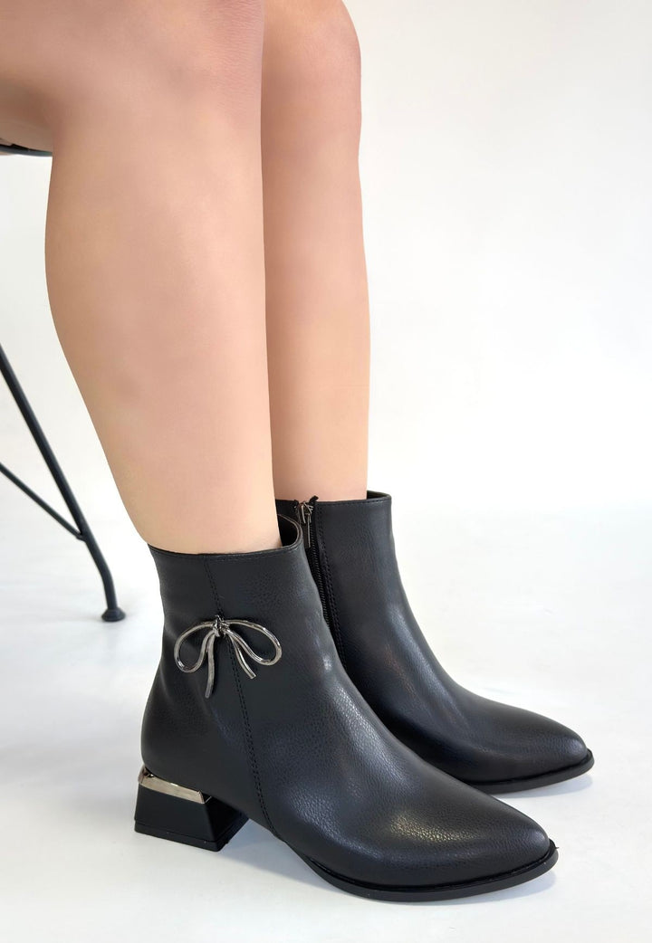 Harly Kadın Siyah Metal Detaylı Topuklu Bot