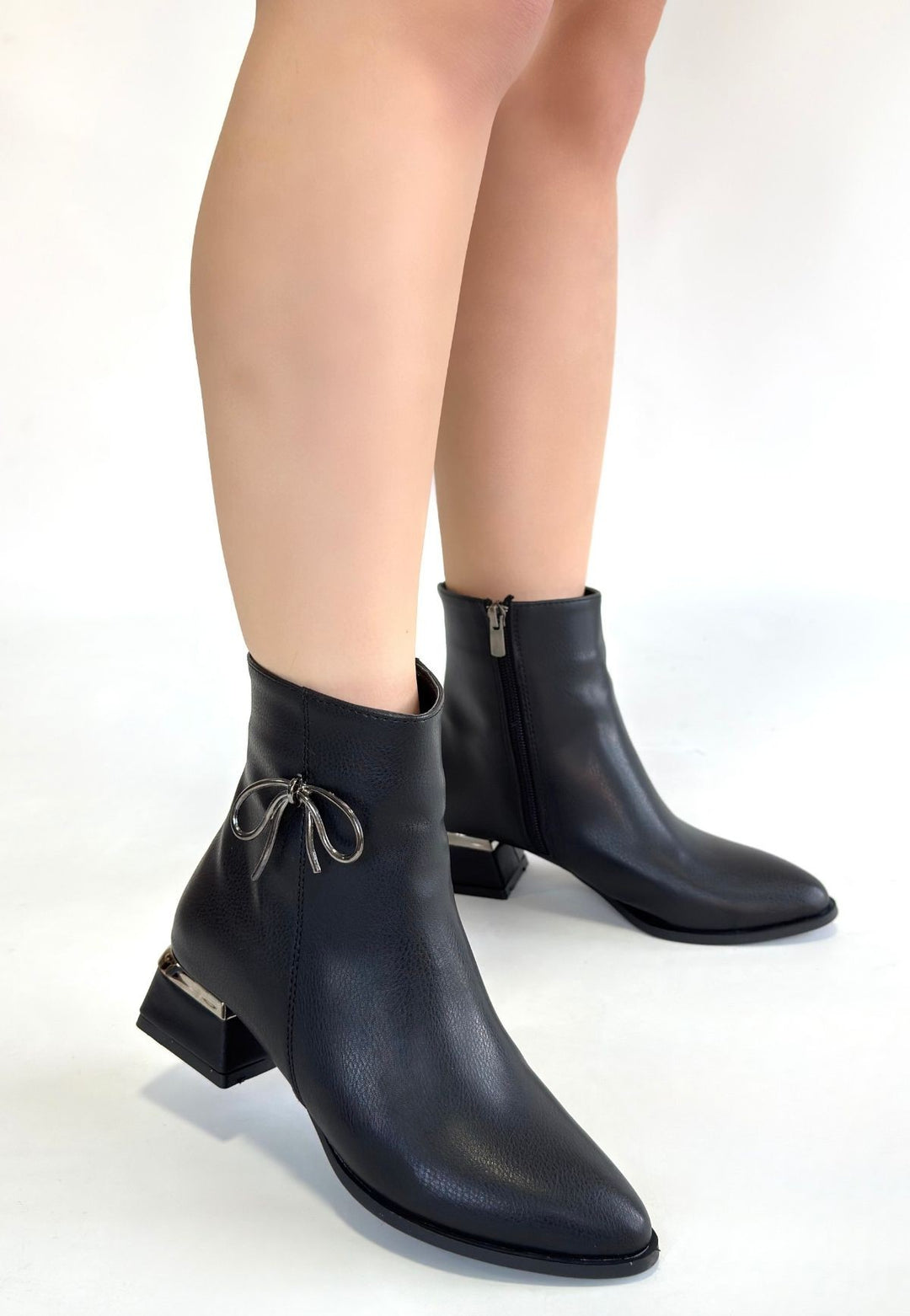 Harly Kadın Siyah Metal Detaylı Topuklu Bot
