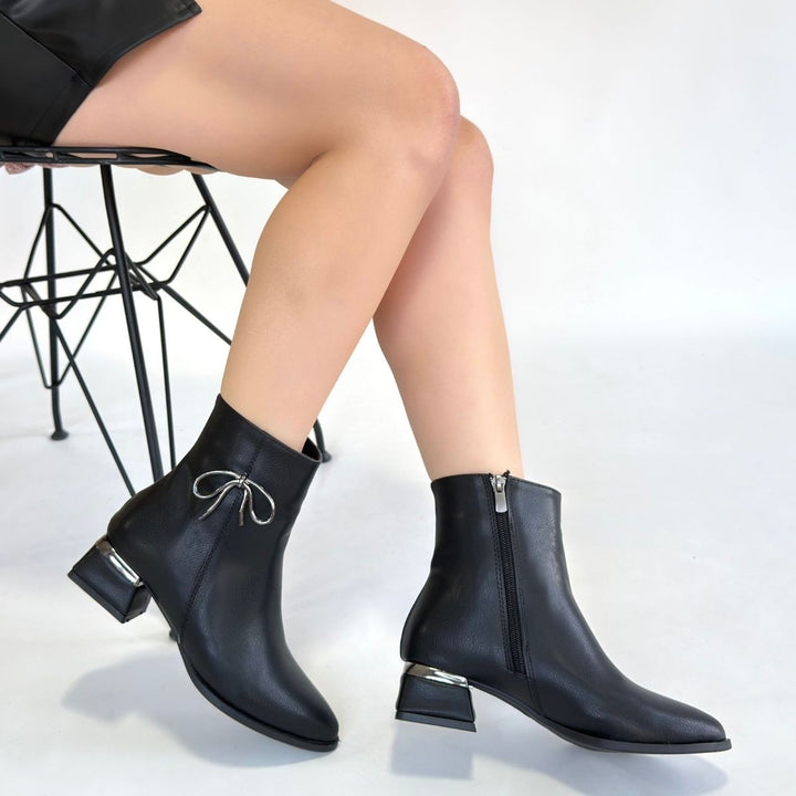 Harly Kadın Siyah Metal Detaylı Topuklu Bot