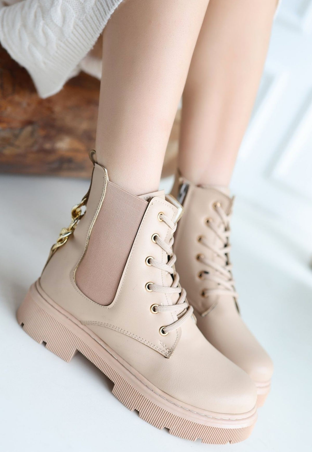 Harte Kadın Nude Bağcıklı Bot