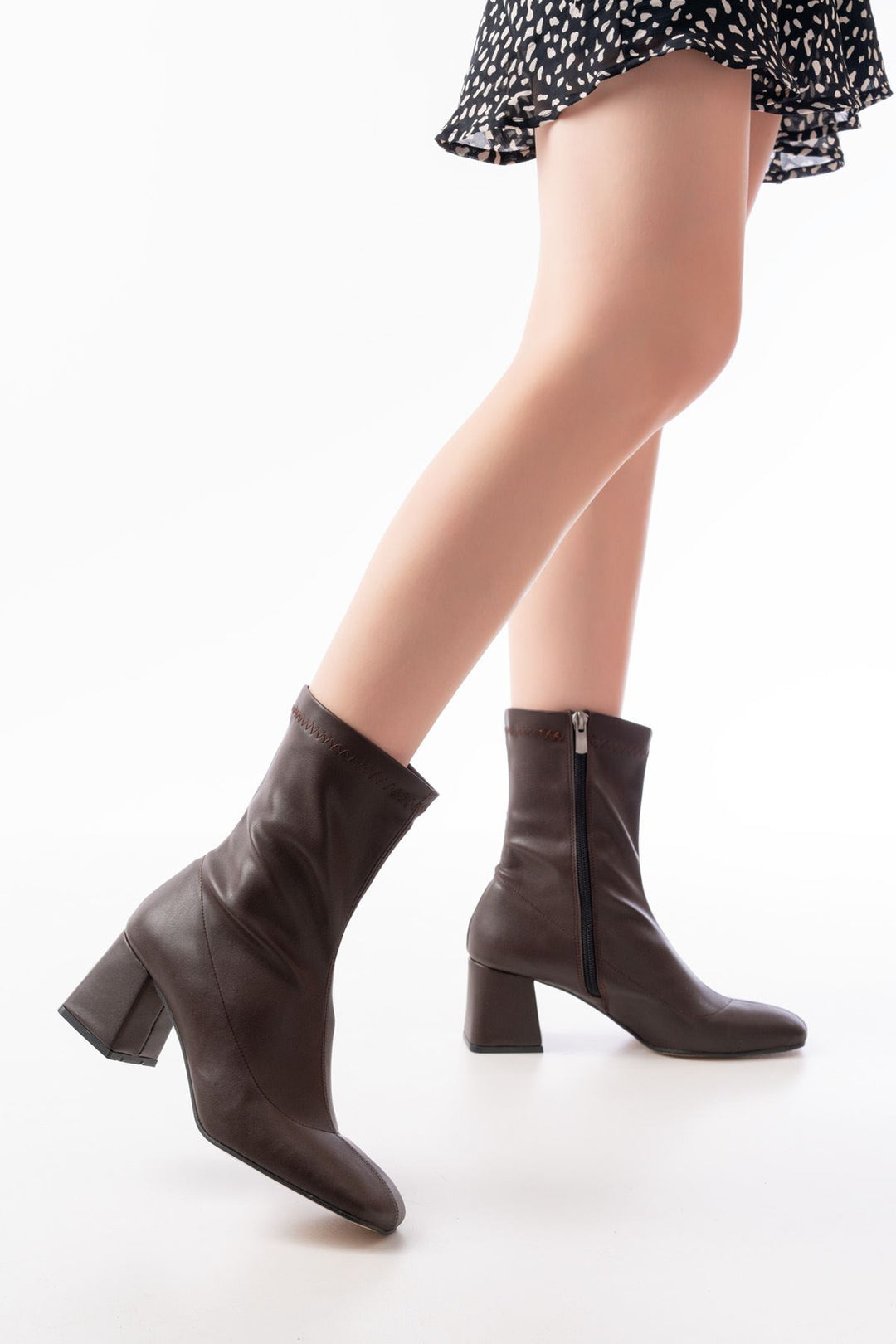 Zeria Kahverengi Topuklu Fermuarlı Kadın Bot