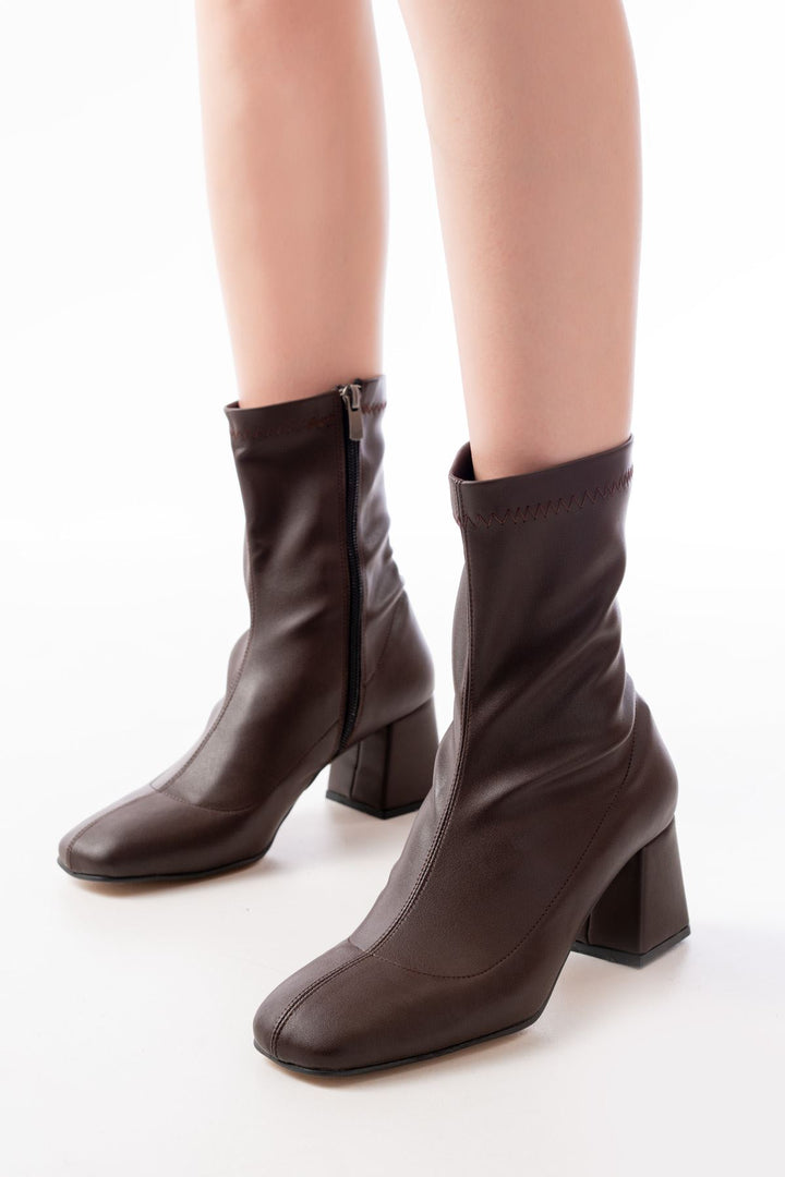 Zeria Kahverengi Topuklu Fermuarlı Kadın Bot