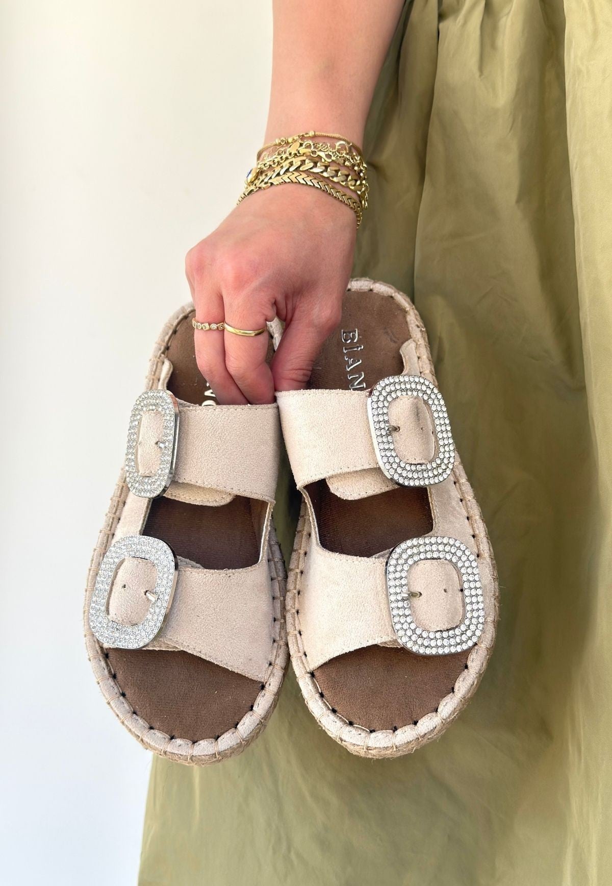 Hertas Kadın Bej Nubuk Taşlı Tokalı Terlik