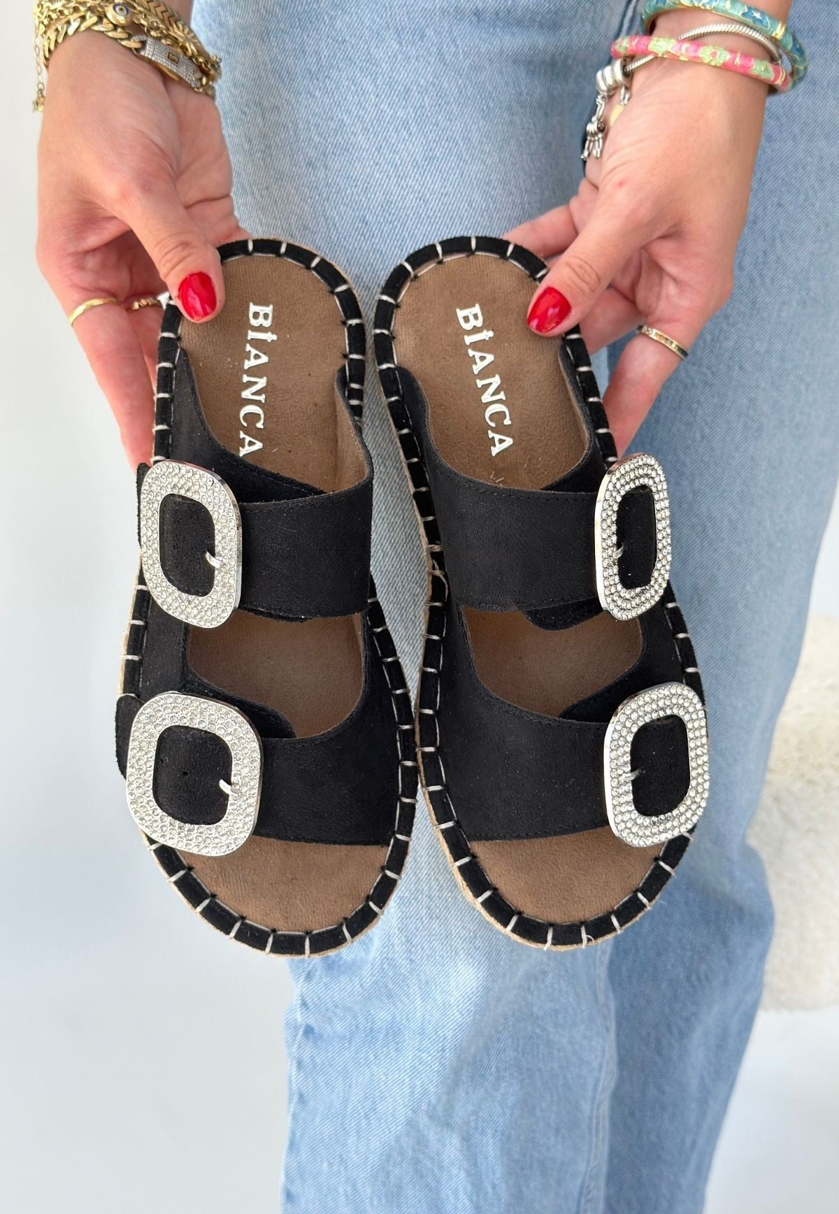 Hertas Kadın Siyah Nubuk Taşlı Tokalı Terlik