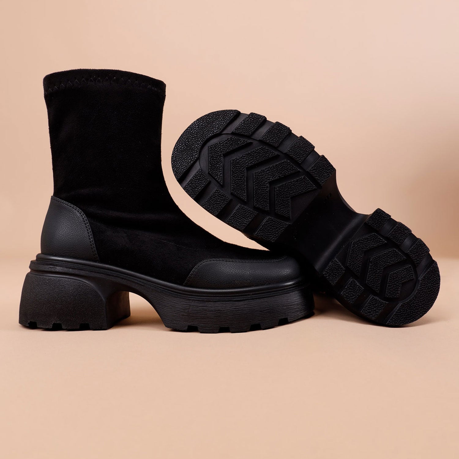 Honor Kadın Süet Dalgıç Kalın Topuklu Siyah Bot