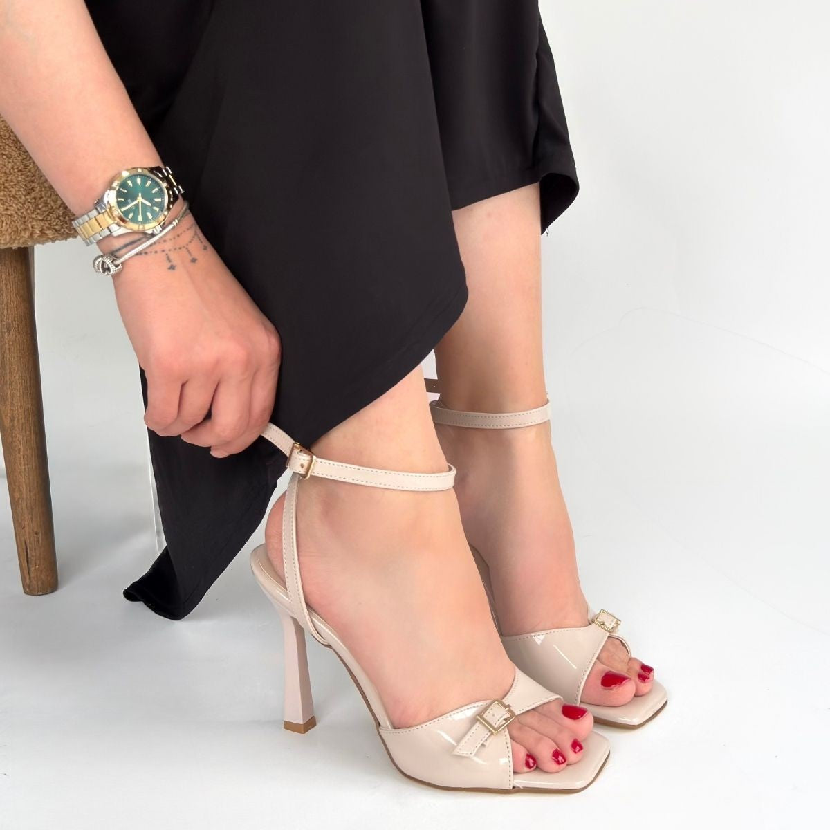 Hoste Kadın Bej Rugan Bilekten Kemerli Topuklu Ayakkabı