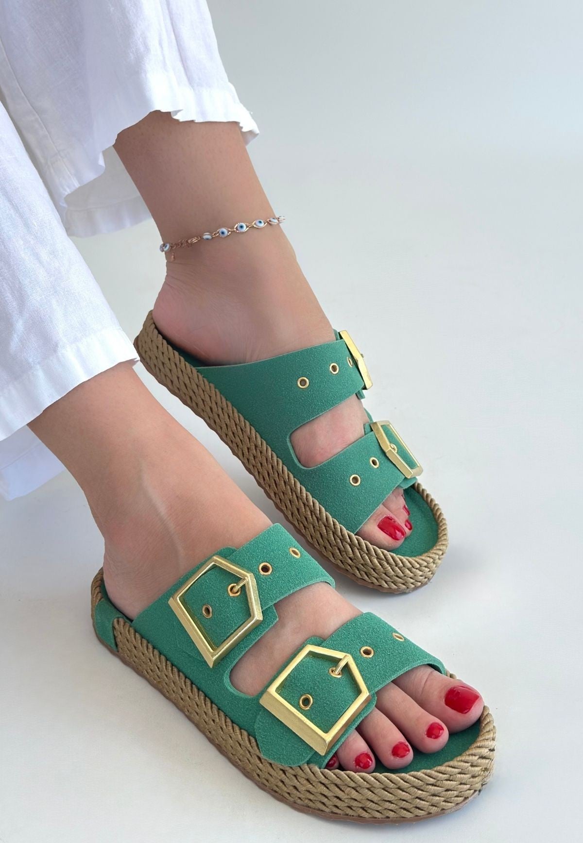 İces Kadın Kırmızı Nubuk Tokalı Terlik