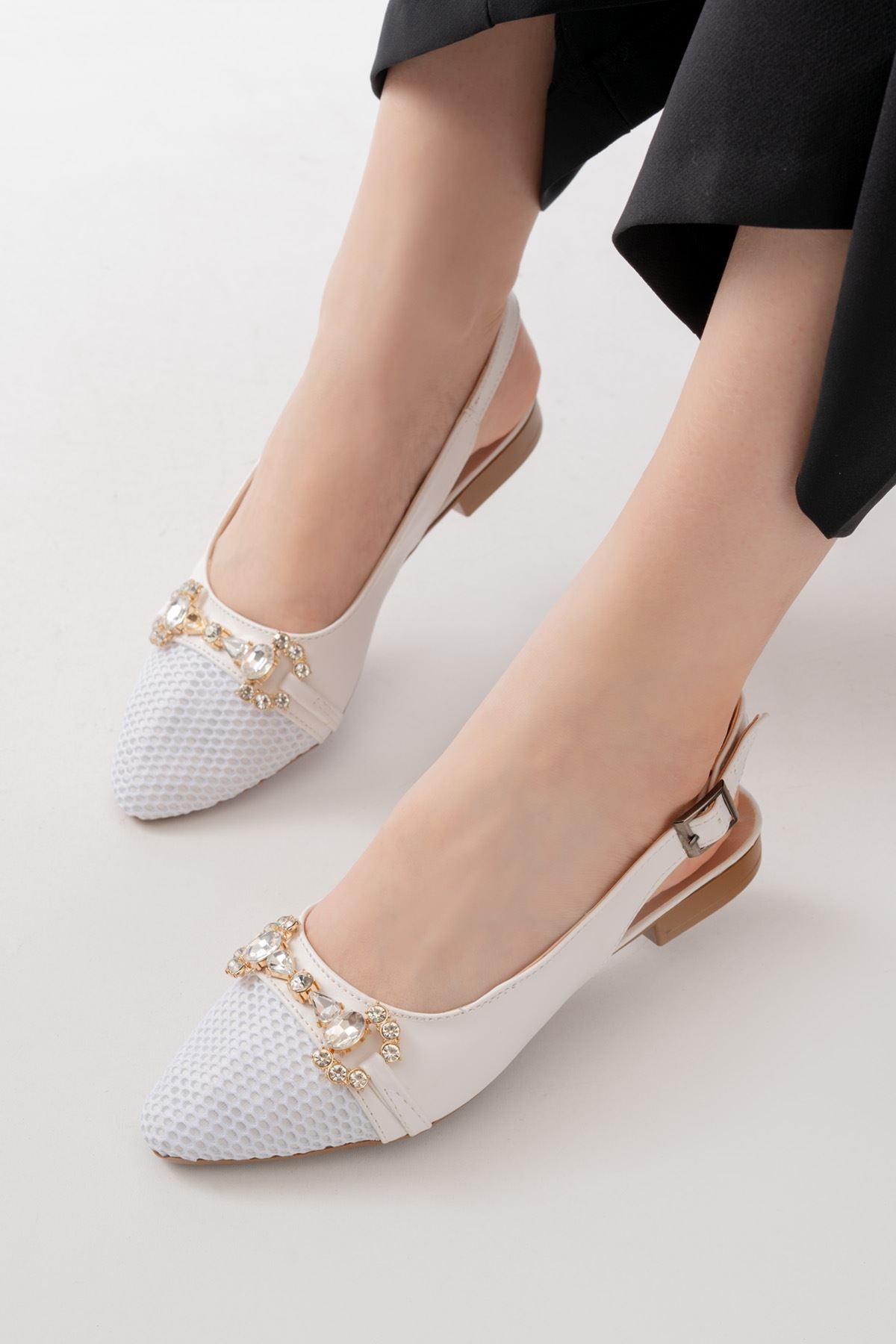 Gallyn Beyaz Günlük Fileli Taş Aksesuarlı Kadın Babet