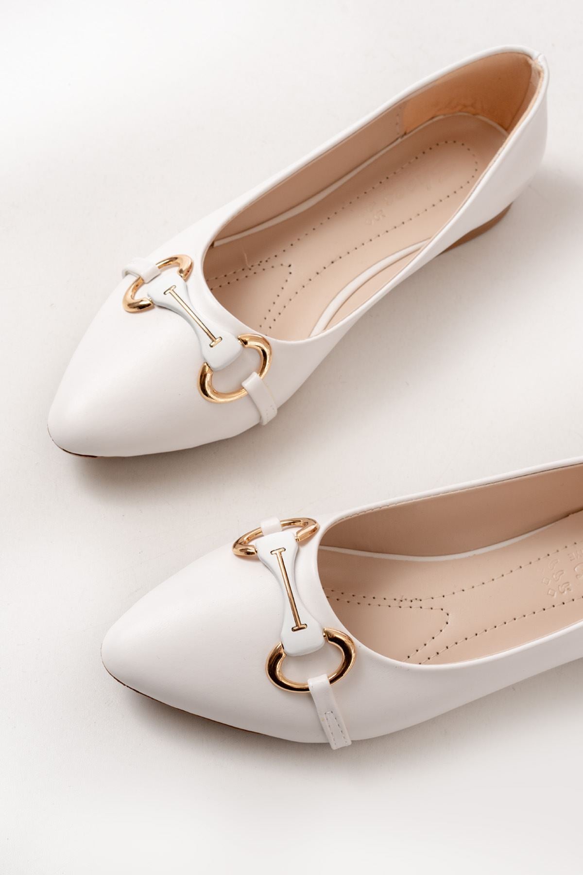 Ajitary Beyaz Günlük Taş Aksesuarlı Babet