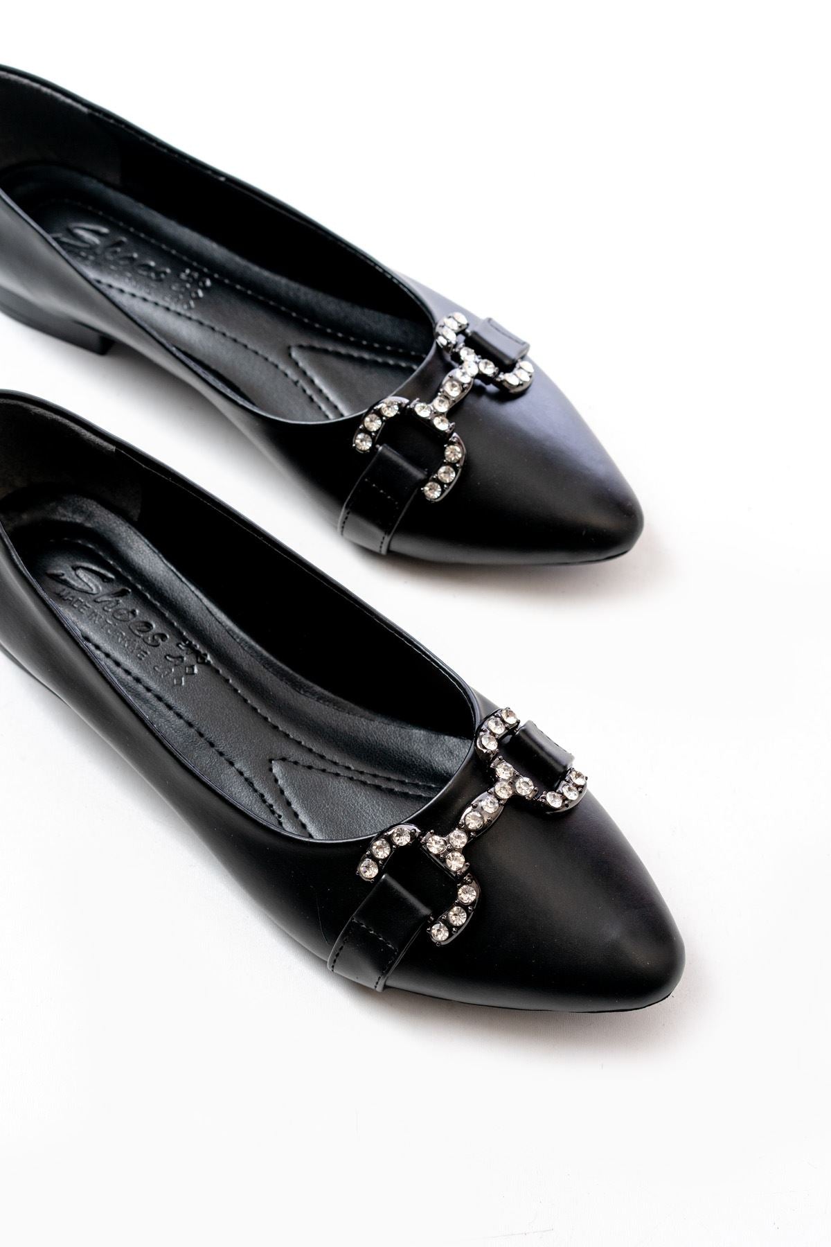 Etanhe Siyah Taşlı Tokalı Kadın Babet Ayakkabı