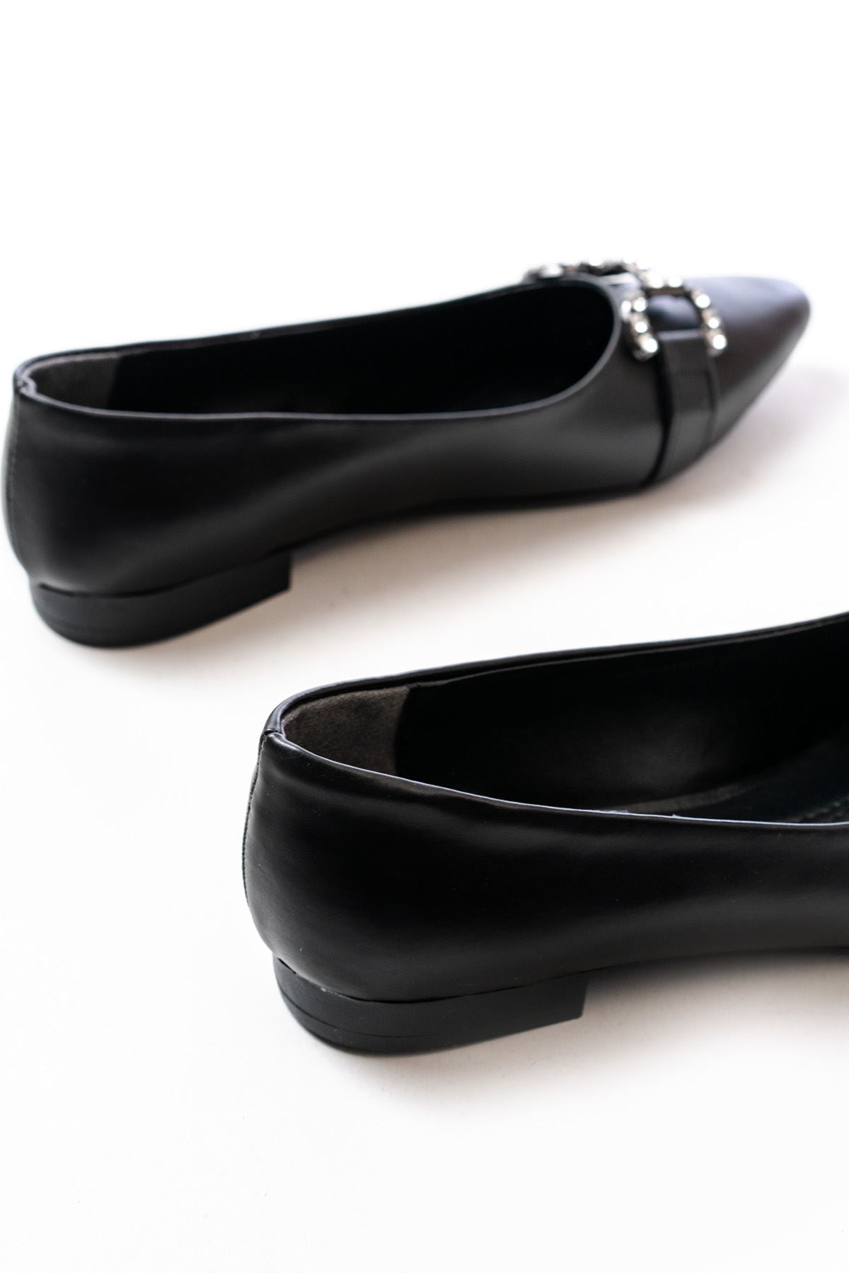 Etanhe Siyah Taşlı Tokalı Kadın Babet Ayakkabı