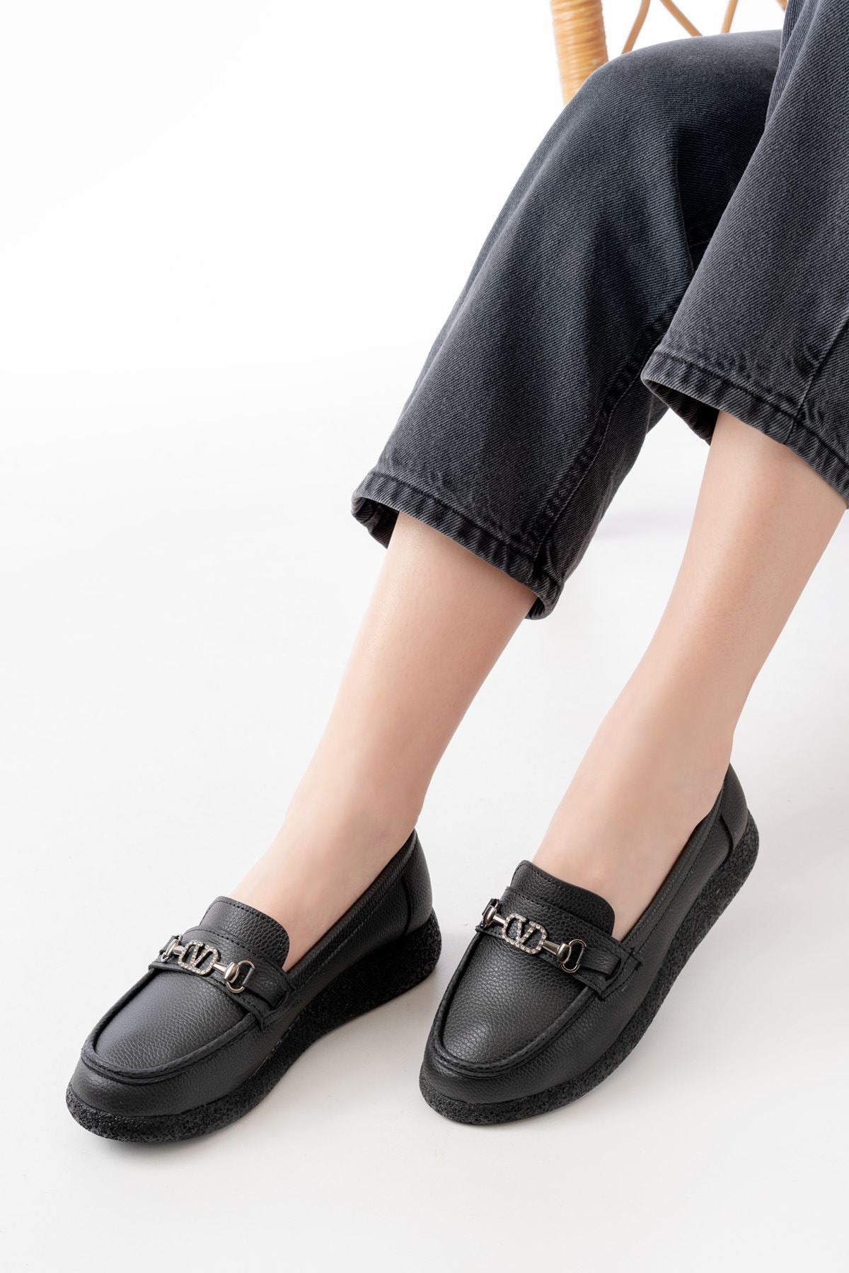 Jarone Siyah Toka Detaylı Kadın Loafer Ayakkabı