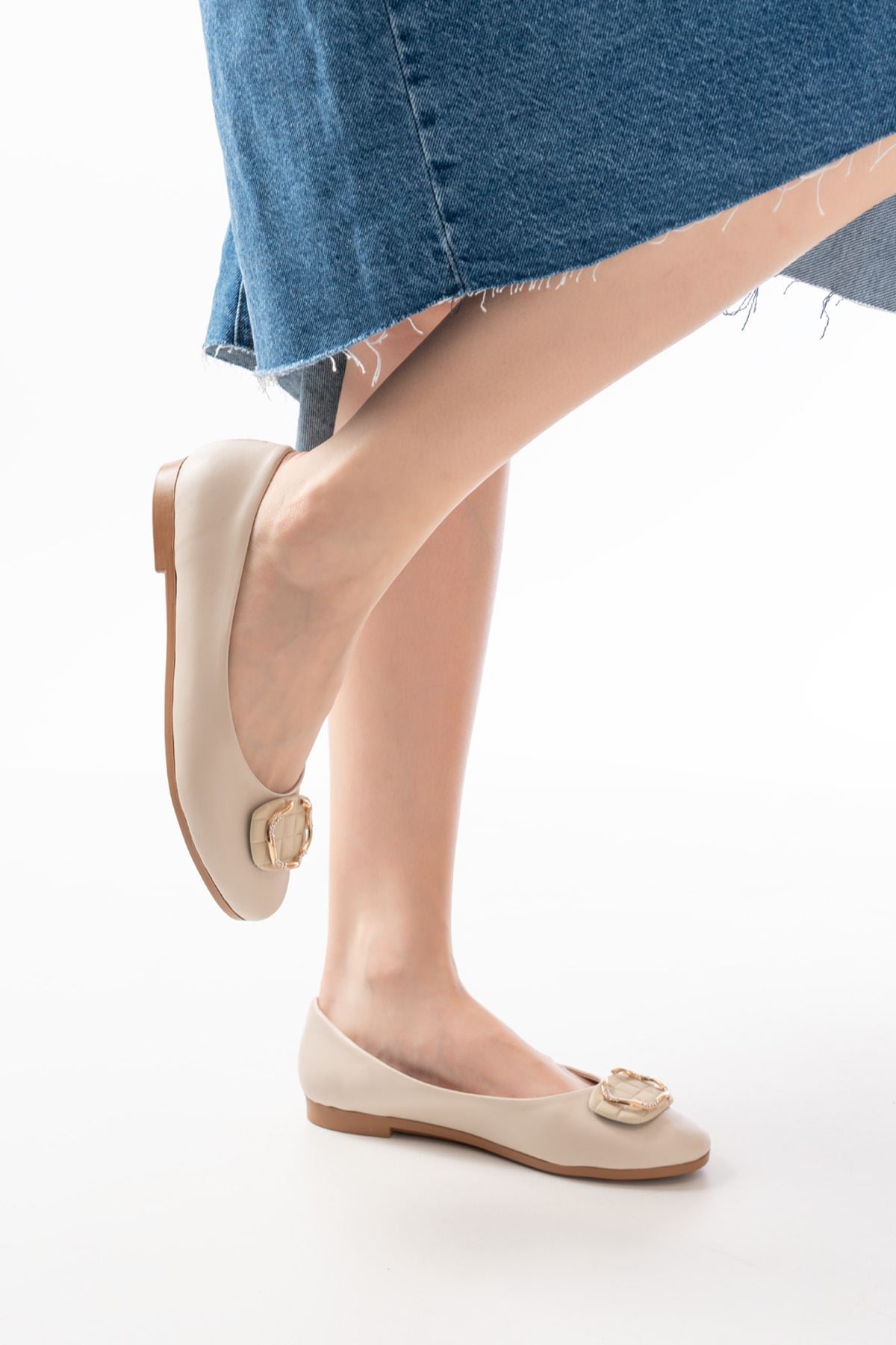 Cleren Bej Tokalı Aksesuarlı Kadın Babet Ayakkabı