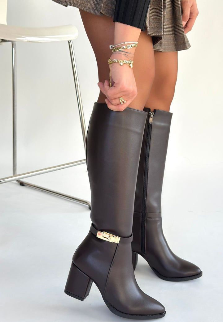 Jeoli Kadın Kahverengi Tokalı Diz Altı Topuklu Çizme