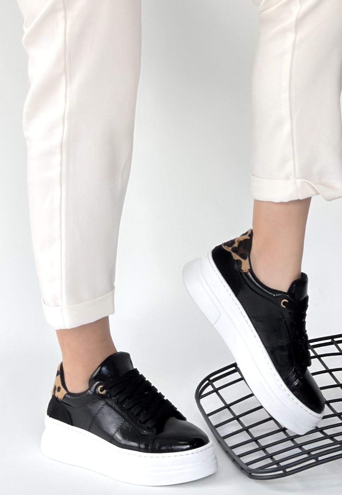 Jetan Kadın Siyah Rugan Bağcıklı Spor Ayakkabı