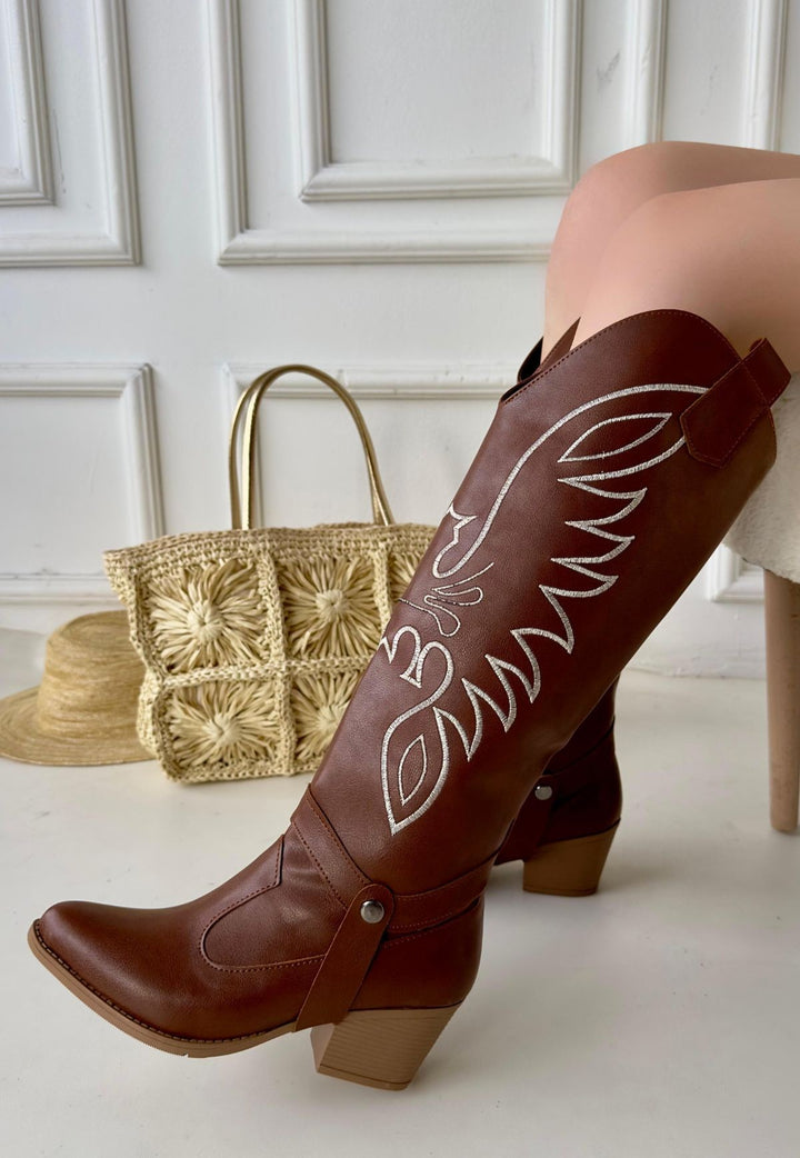 Jilla Kadın Taba Tak Çıkar İşlemeli Topuklu Çizme