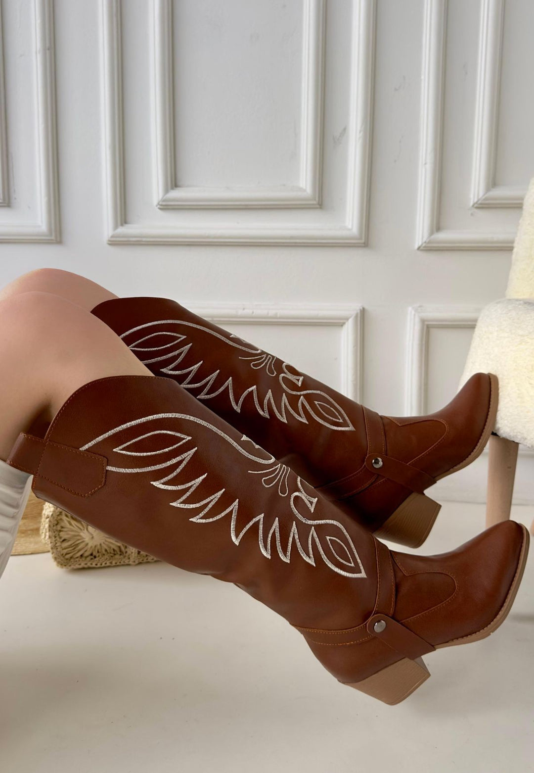 Jilla Kadın Taba Tak Çıkar İşlemeli Topuklu Çizme