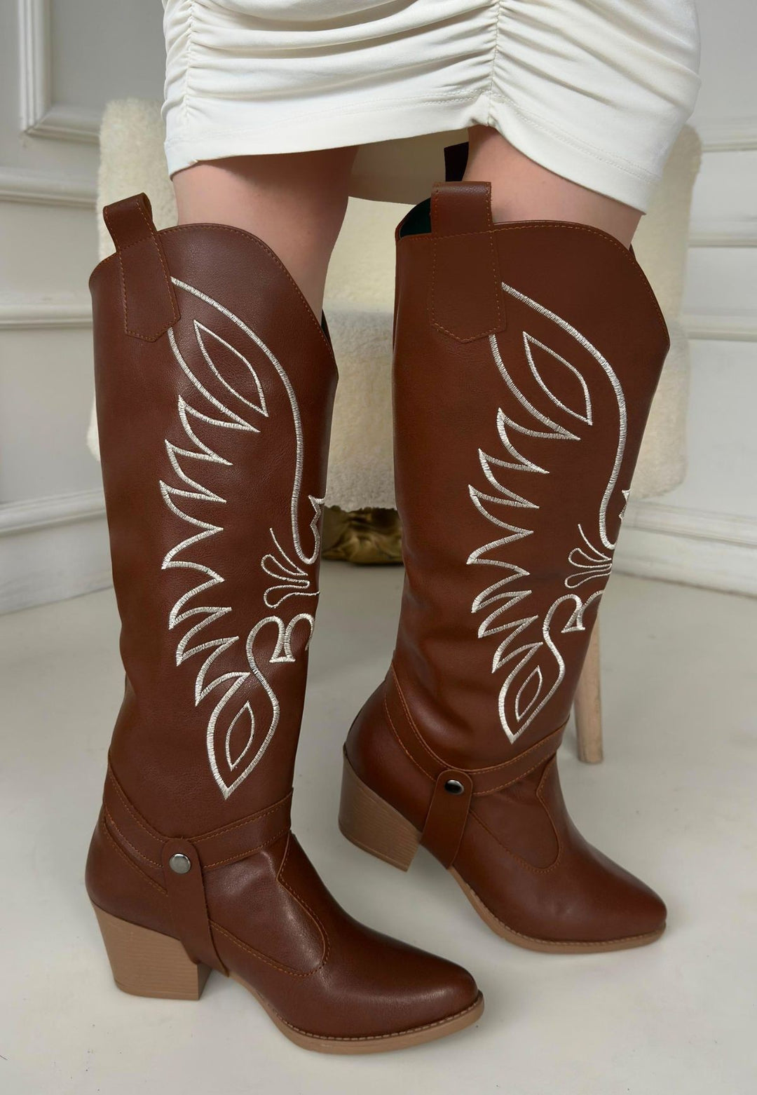 Jilla Kadın Taba Tak Çıkar İşlemeli Topuklu Çizme