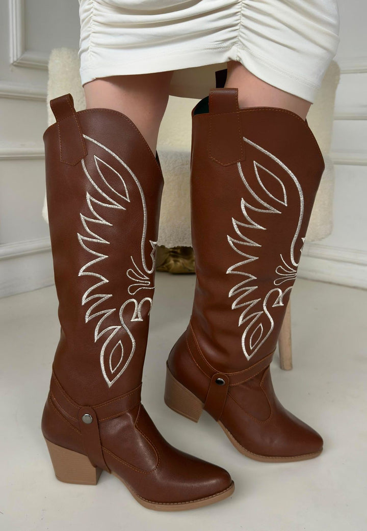 Jilla Kadın Taba Tak Çıkar İşlemeli Topuklu Çizme