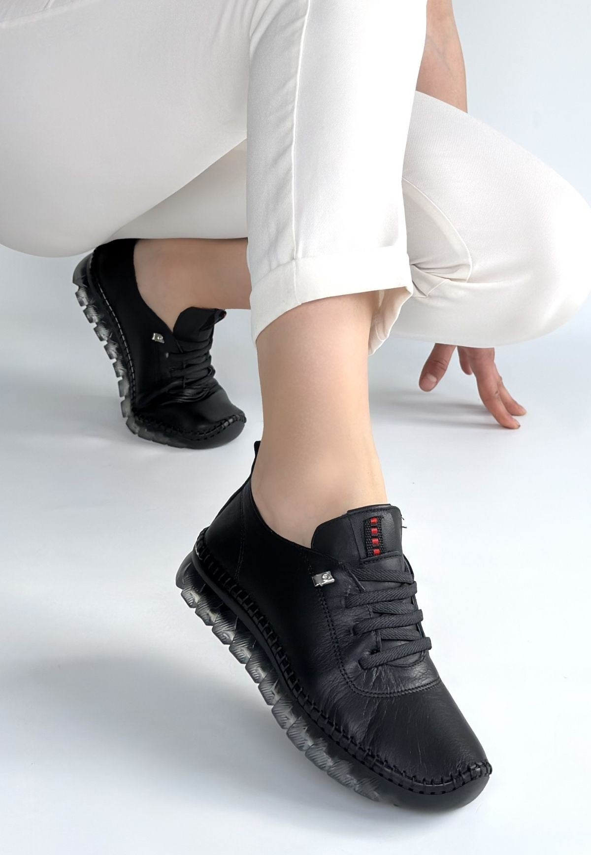 Jiten Kadın Siyah Hakiki Deri Bağcıklı Spor Ayakkabı