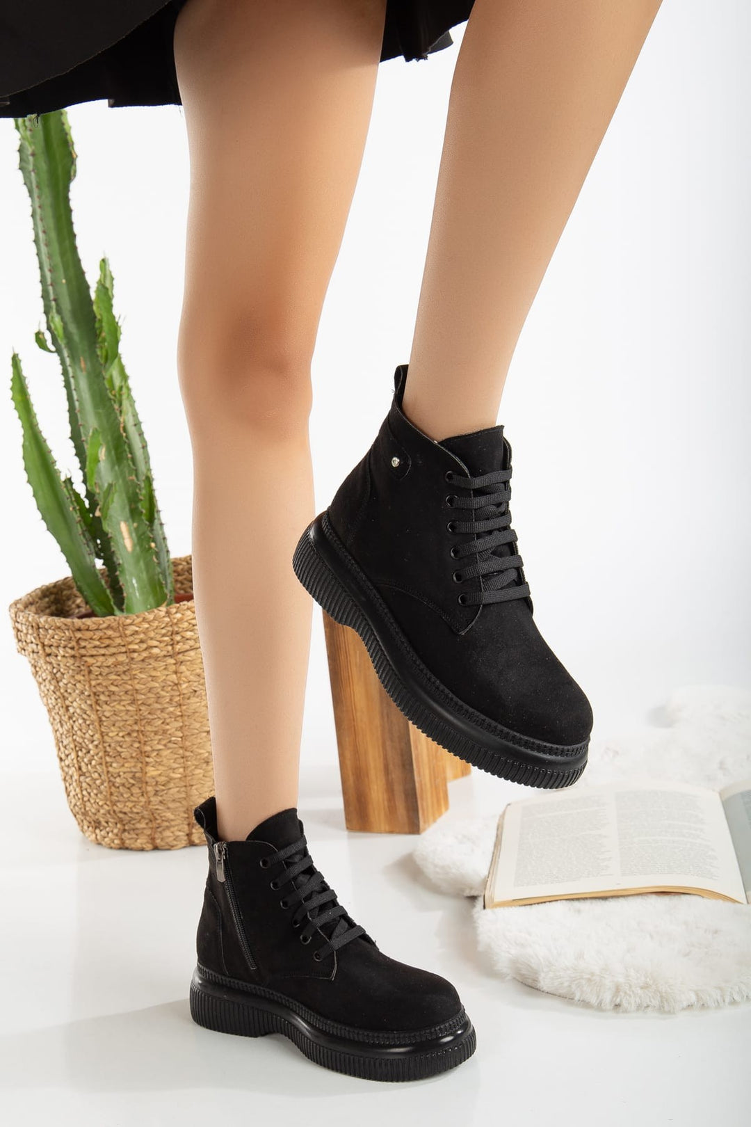 Jiva Kadın Siyah Süet Bağcıklı Bot