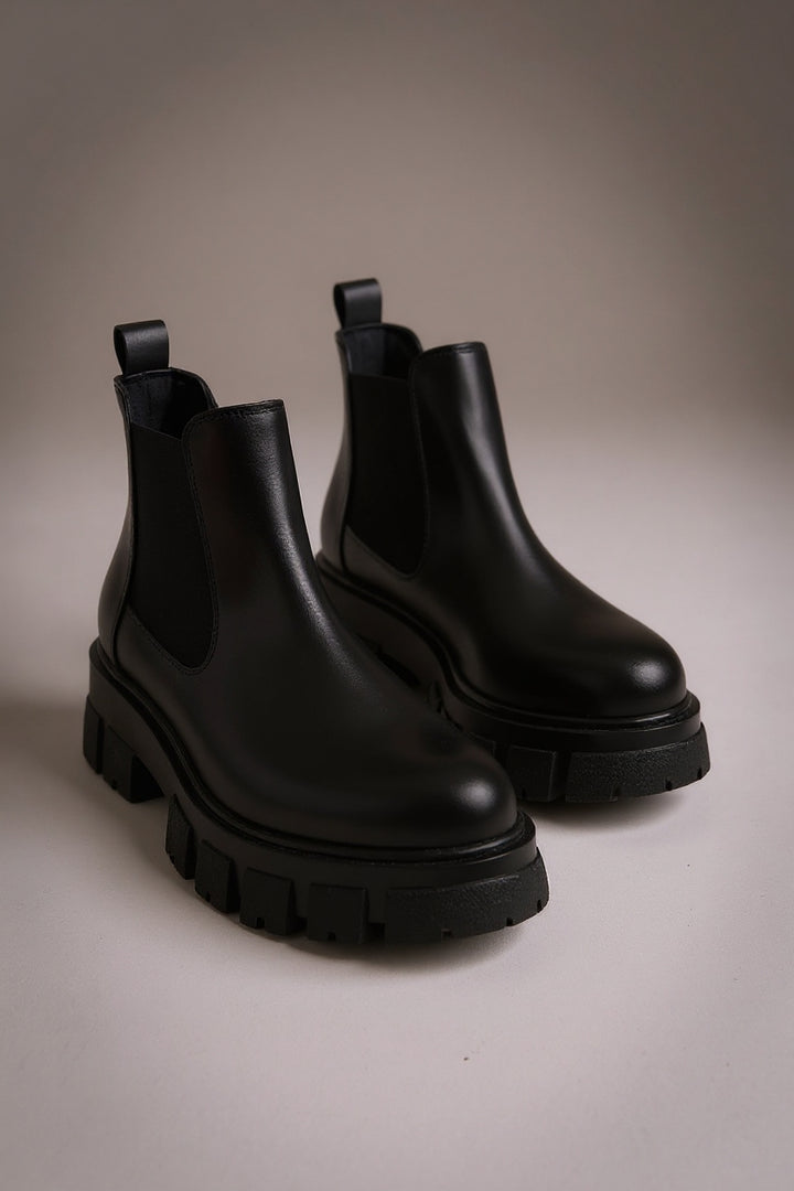 Julia Kadın Siyah Lastikli Bot