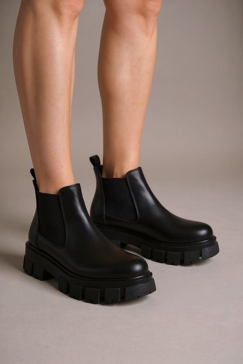 Julia Kadın Siyah Lastikli Bot