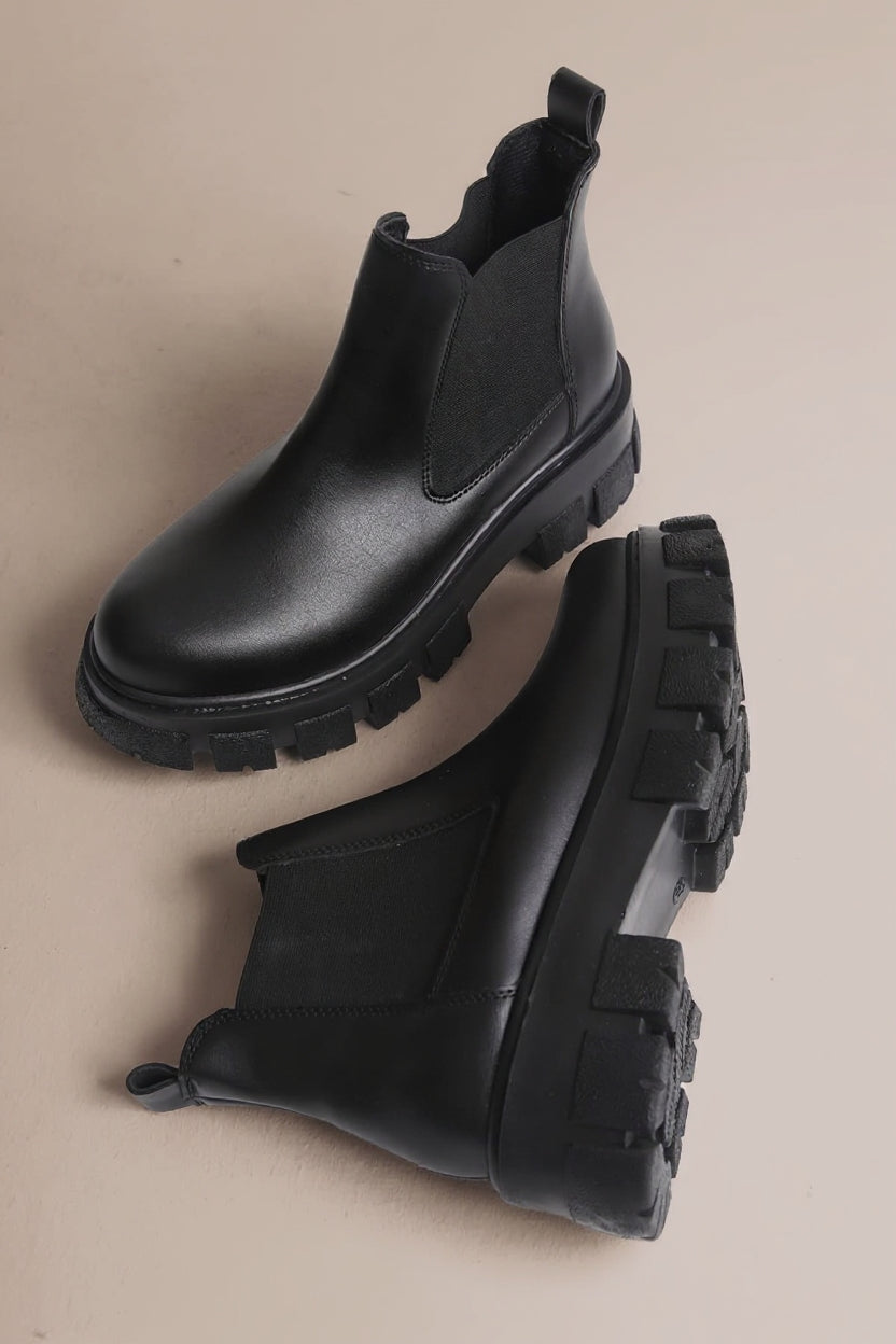 Julia Kadın Siyah Lastikli Bot