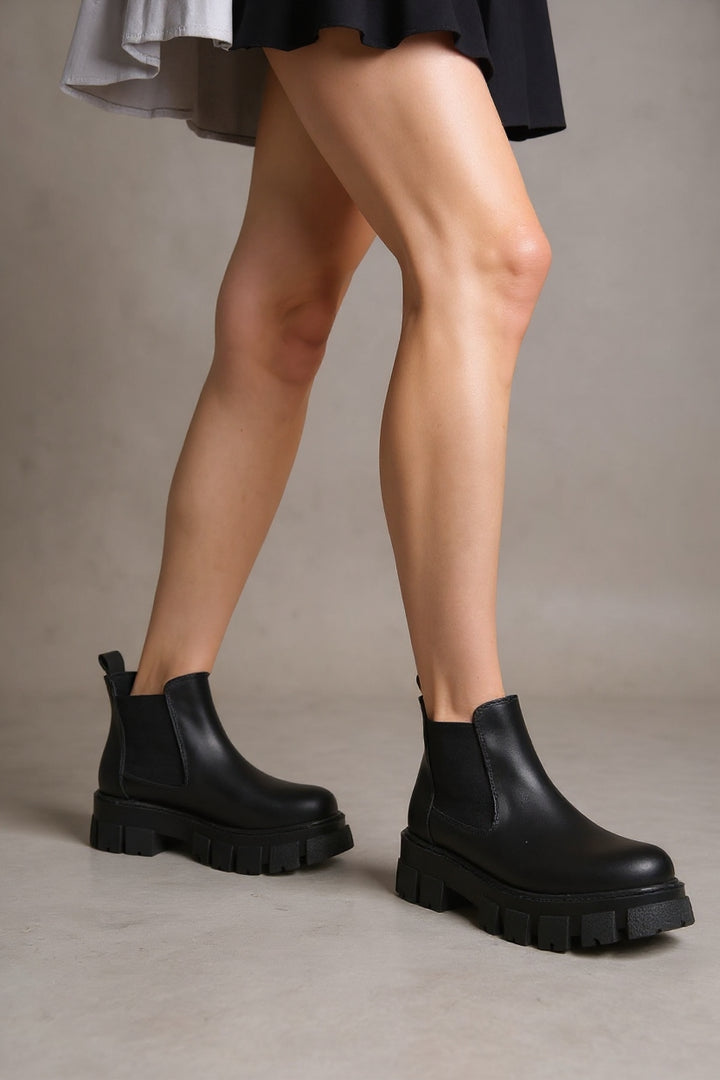 Julia Kadın Siyah Lastikli Bot