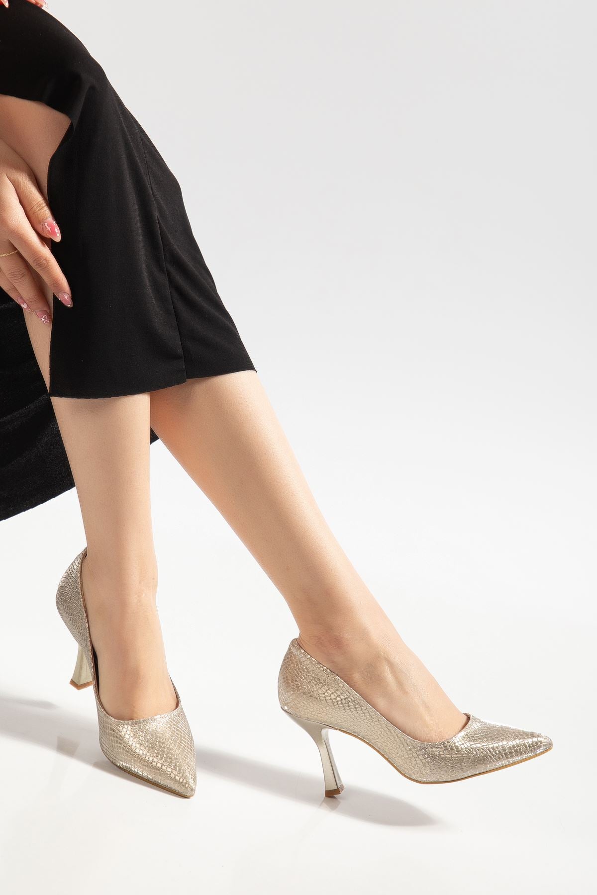 Aseng Gold Pul Desenli Kadın Topuklu Stiletto Ayakkabı