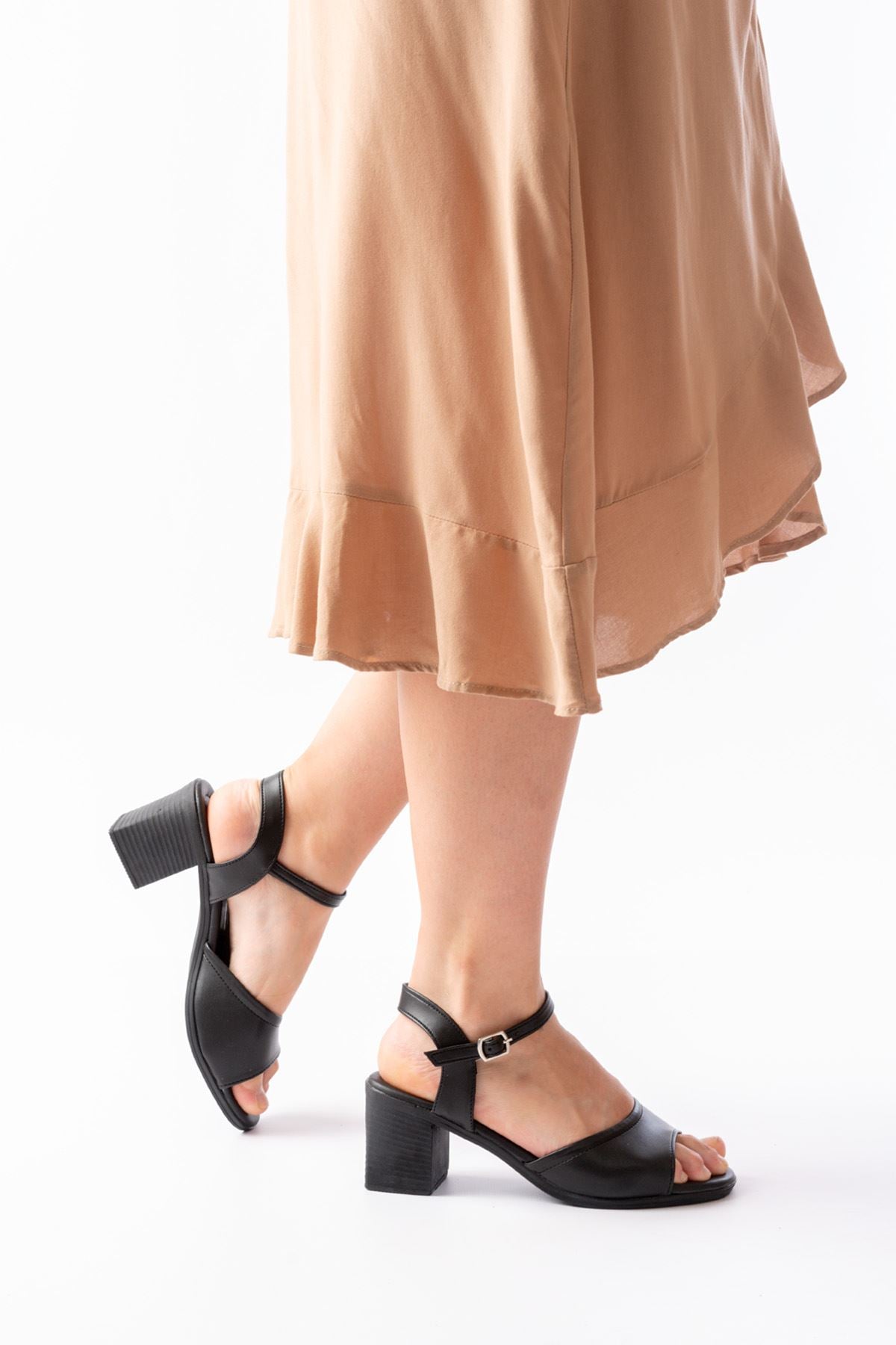 Atelya Siyah Topuklu Kadın Sandalet