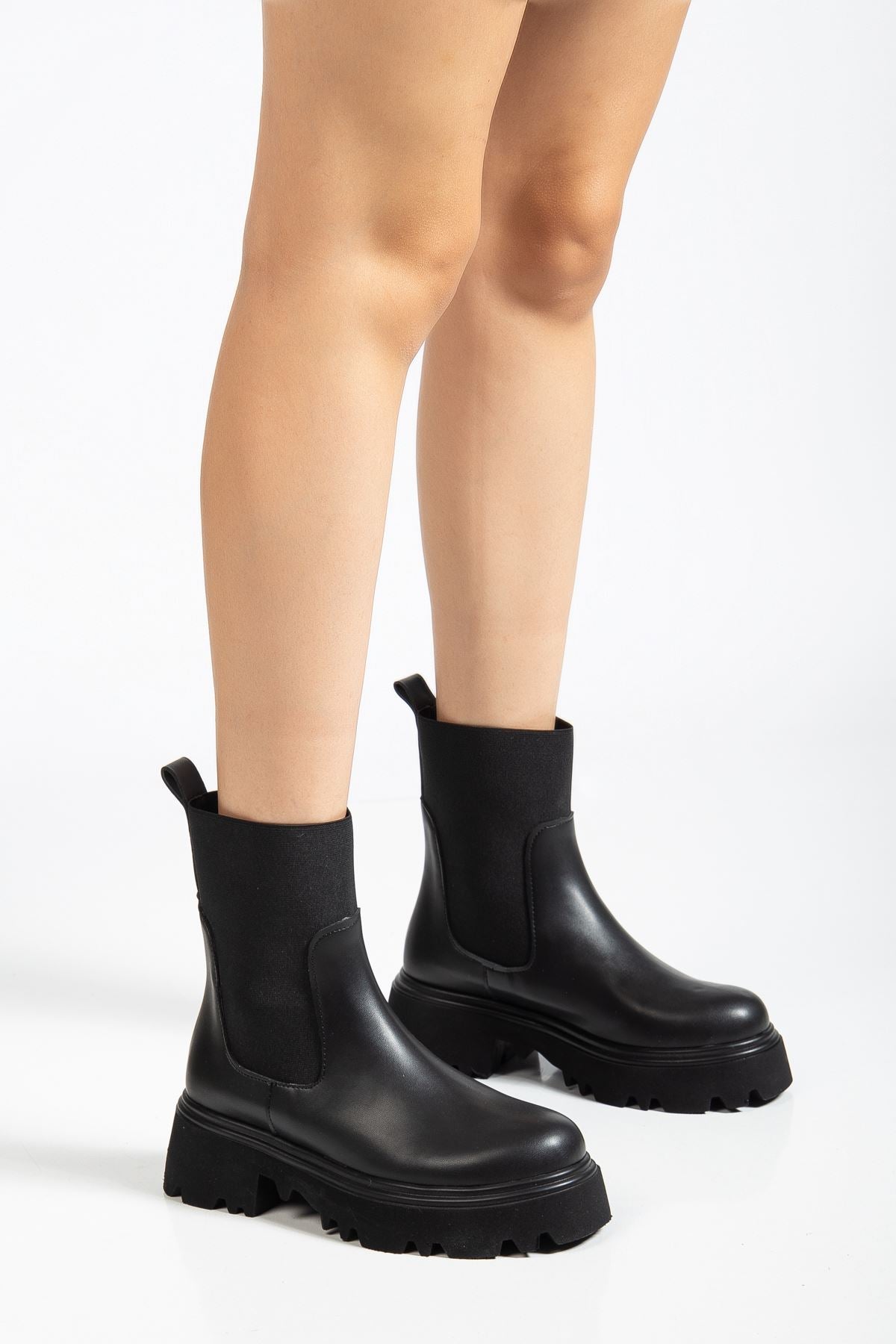 Jovis Siyah Lastikli Yüksek Tabanlı Kadın Bot