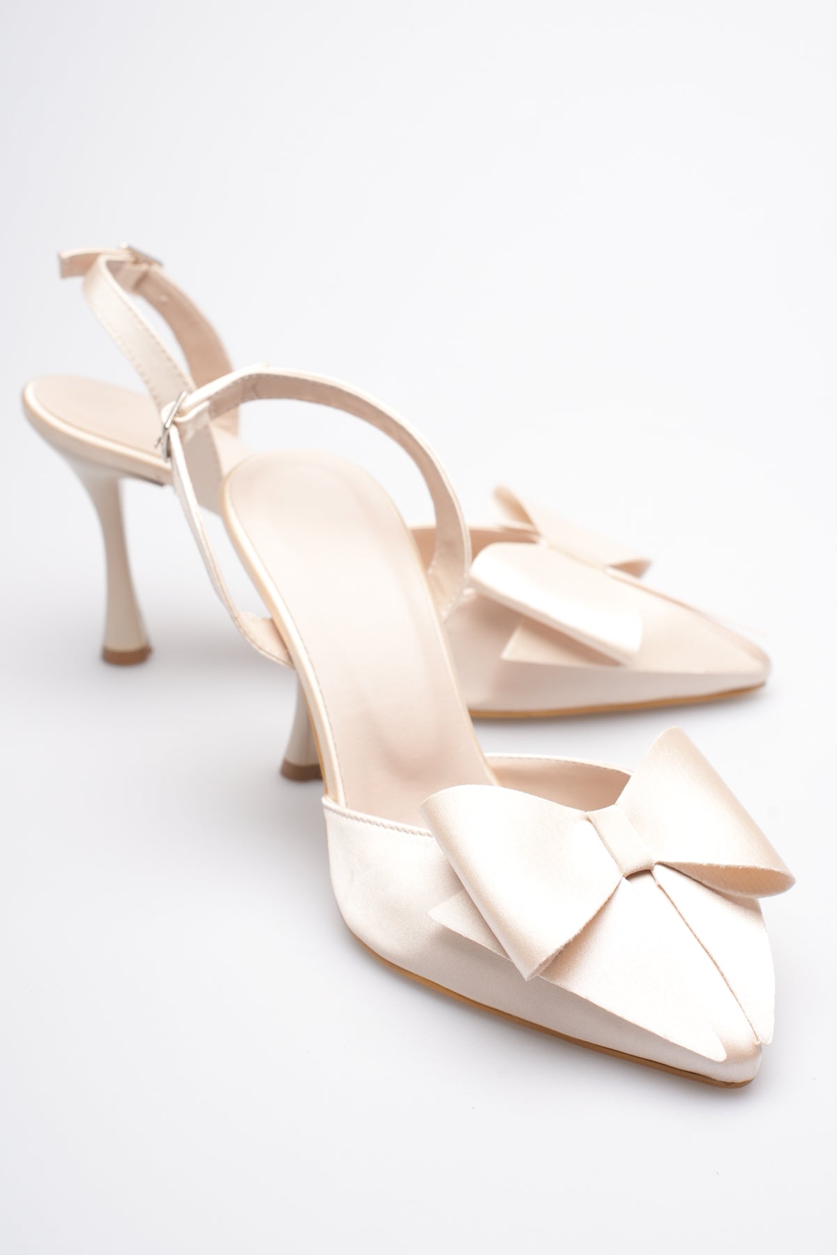 Fioren Kadın Bej Fiyonklu Saten Slingback Topuklu Ayakkabı