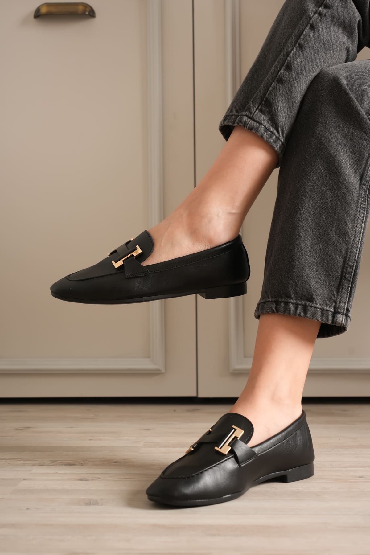 Orvyn Kadın Siyah Tokalı Babet Ayakkabı