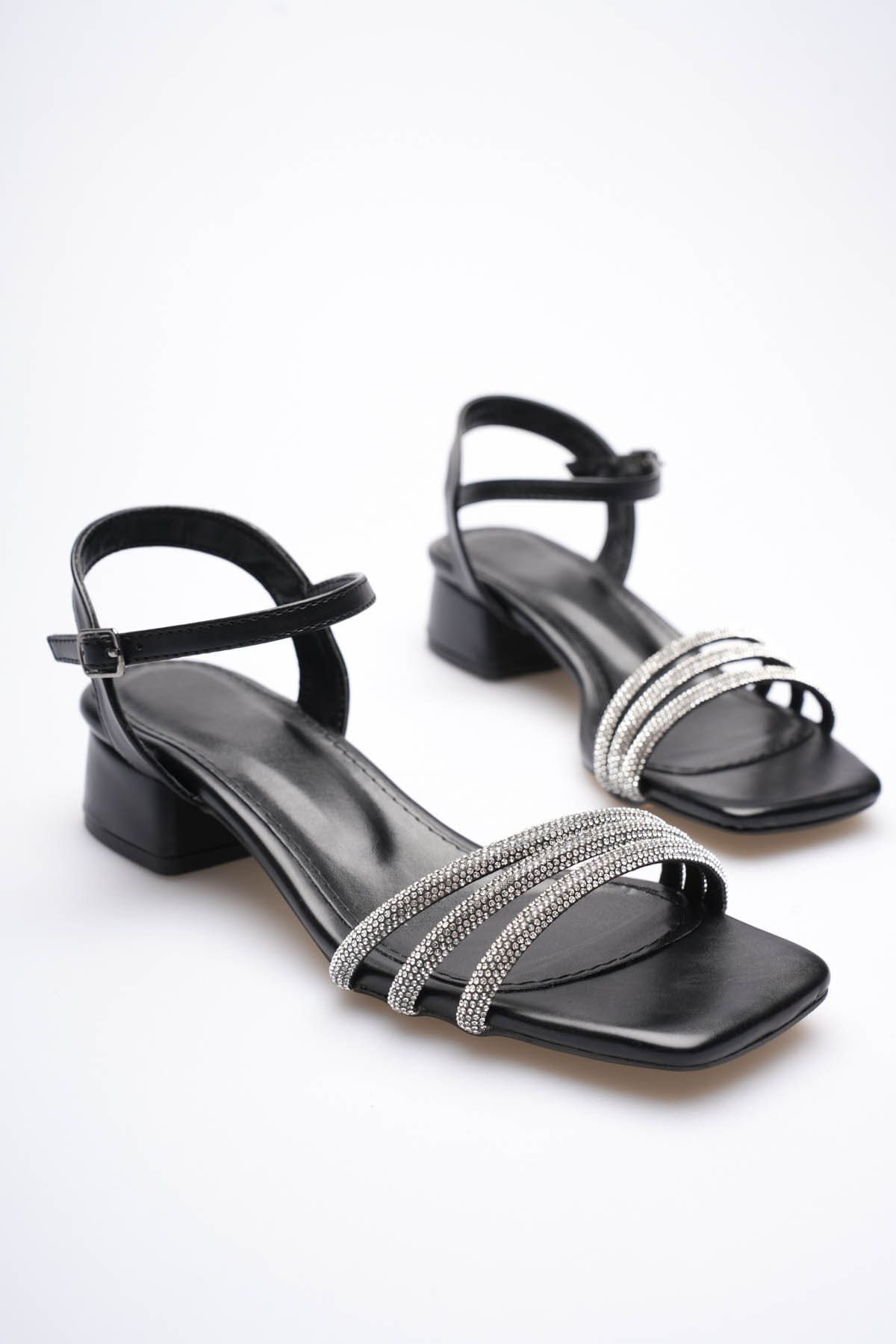 Belisse Kadın Siyah Taş Detaylı Kalın Topuklu Şık Sandalet