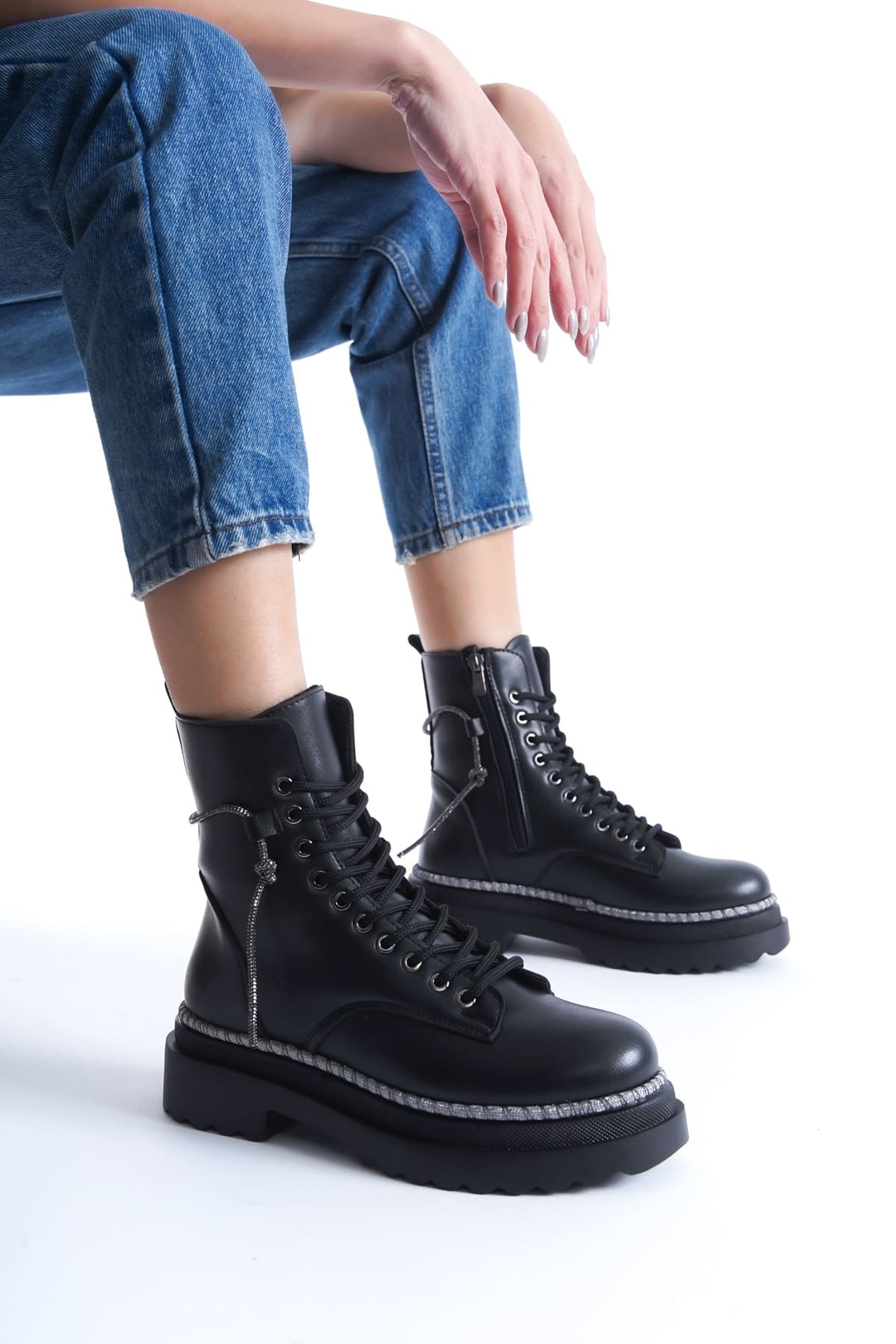 Karma Özel Tasarım Kışlık Siyah Kalın Tabanlı Kadın Bot