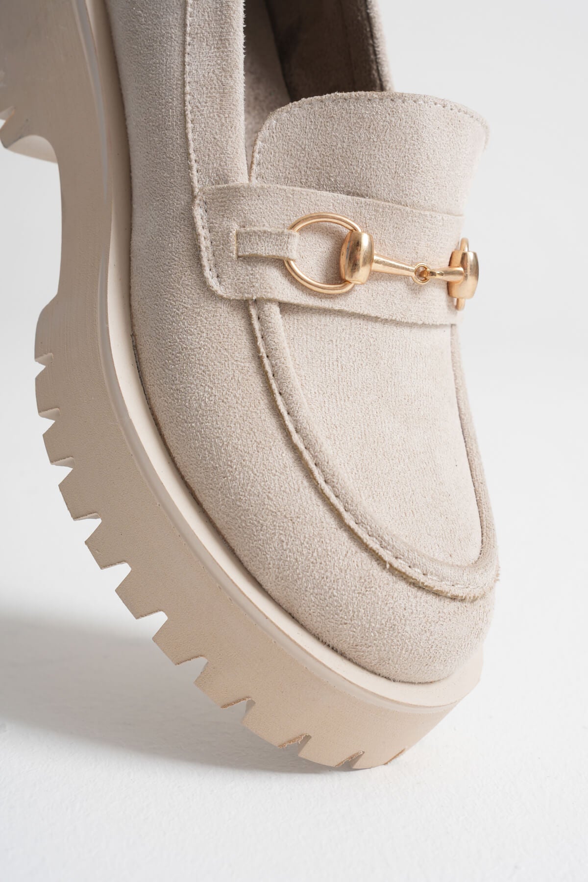 Lara Toka Detaylı Bej Süet Loafer Ayakkabı