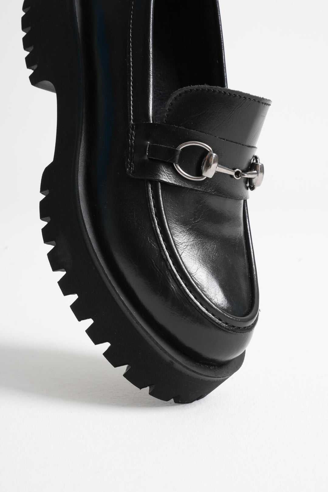 Lara Toka Detaylı Siyah Loafer Ayakkabı