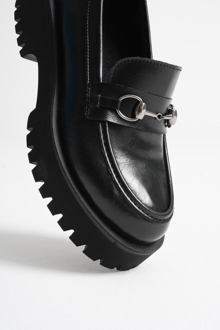 Lara Toka Detaylı Siyah Loafer Ayakkabı