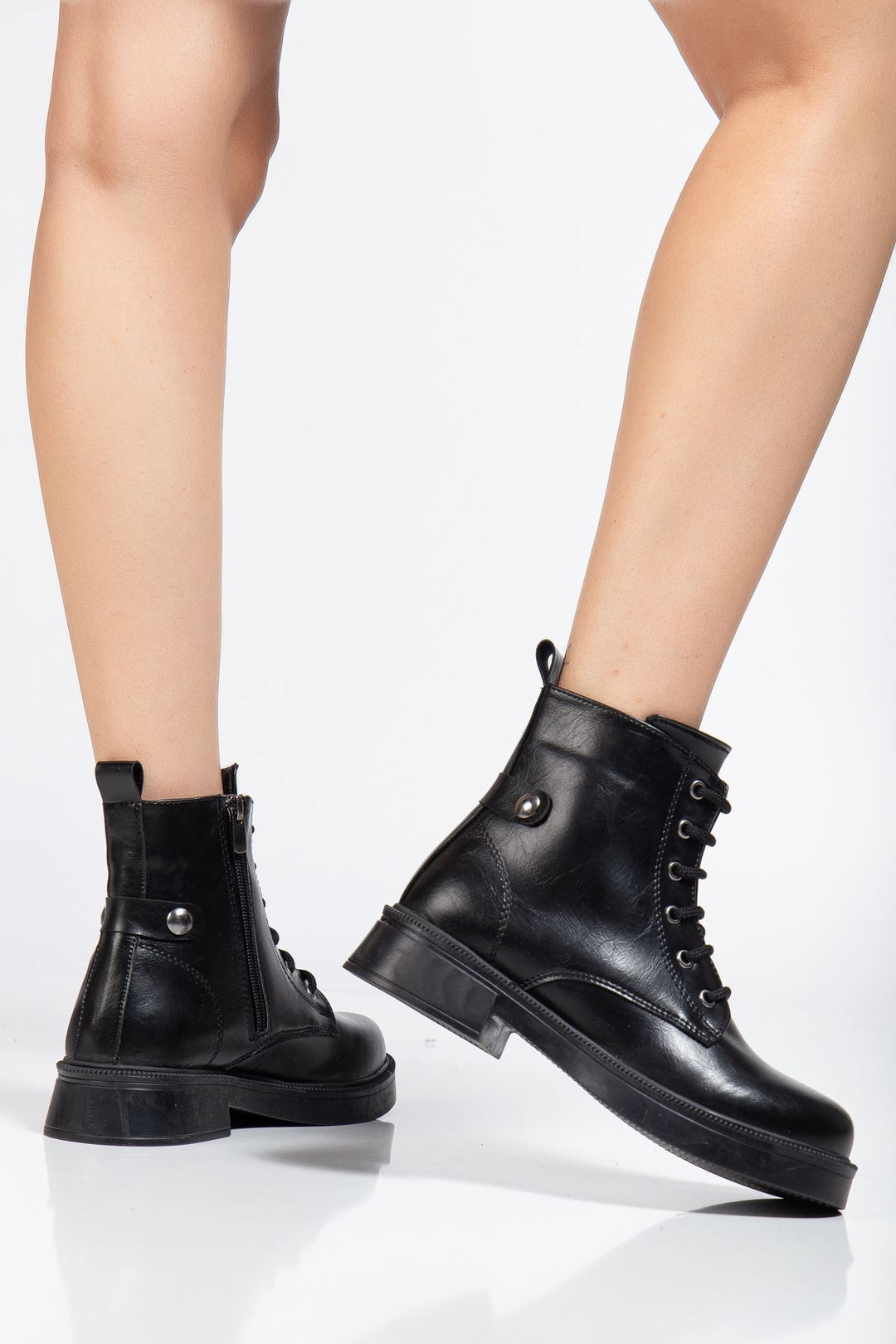 Lauran Siyah Kırışık Rugan Bağcıklı Fermuarlı Kadın Bot