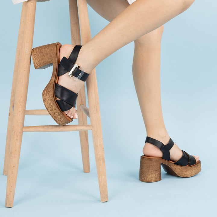 Linder Kadın Hakiki Deri Kalın Topuk Siyah Ayakkabı