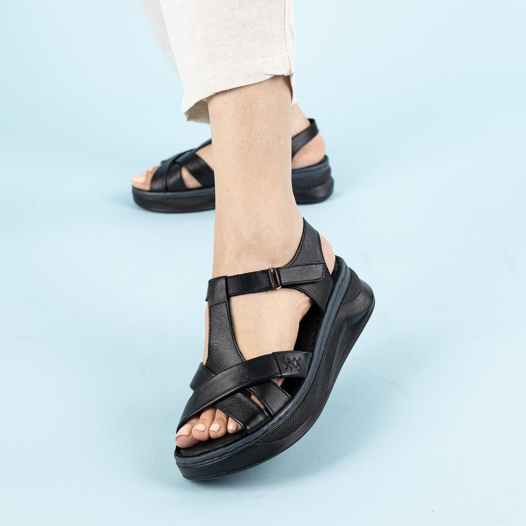 Manu Kadın Hakiki Deri Cırt Cırtlı Siyah Sandalet