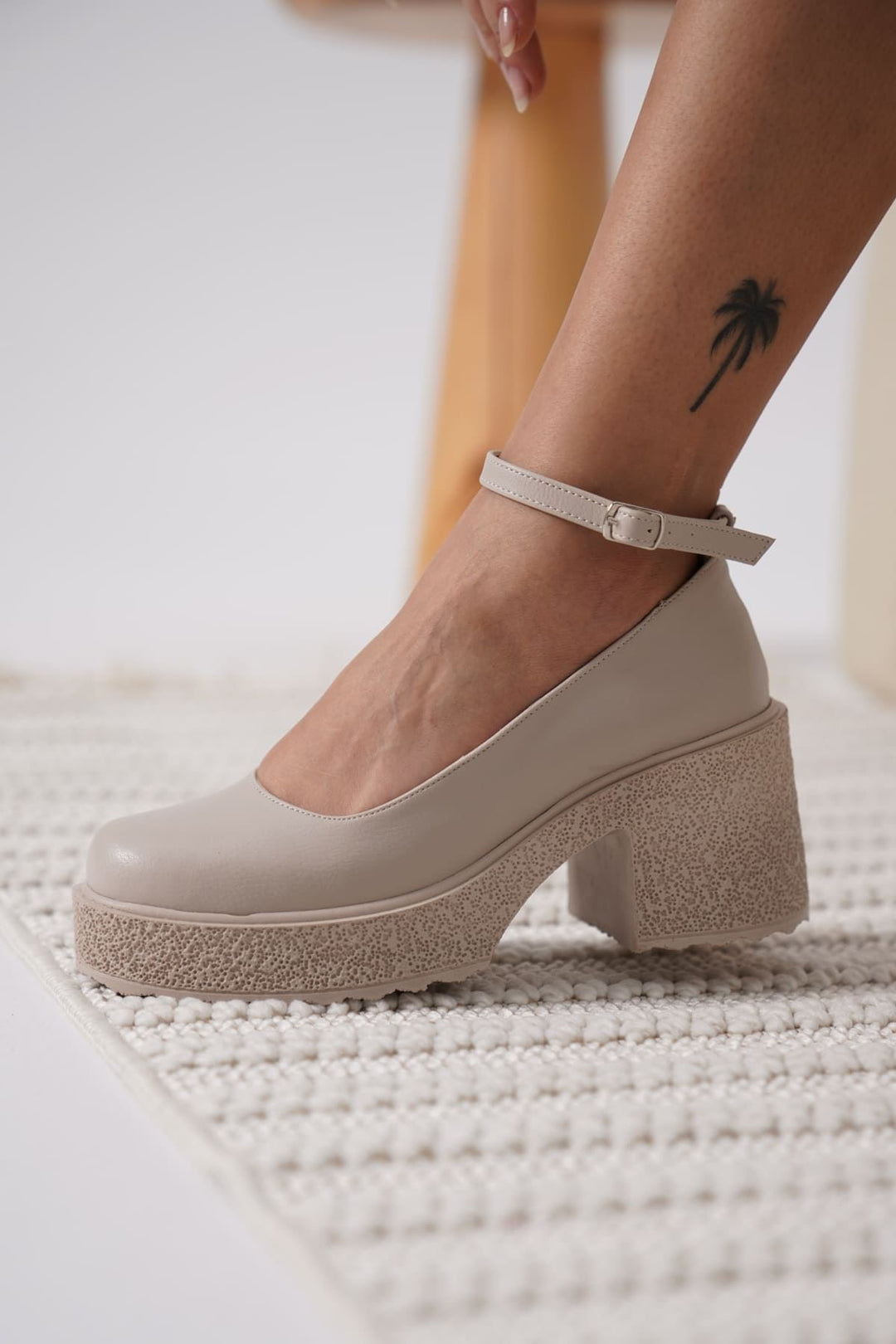 Marla Kadın Bej Bilekten Bantlı Günlük Kalın Topuklu Ayakkabı