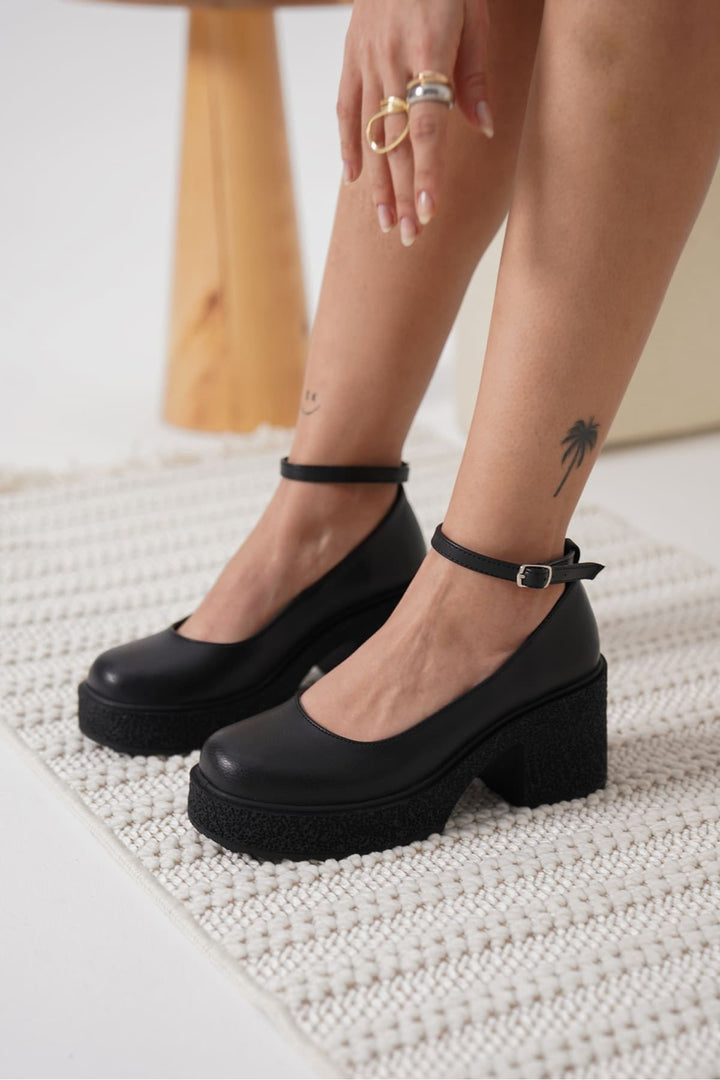 Marla Kadın Siyah Bilekten Bantlı Günlük Kalın Topuklu Ayakkabı