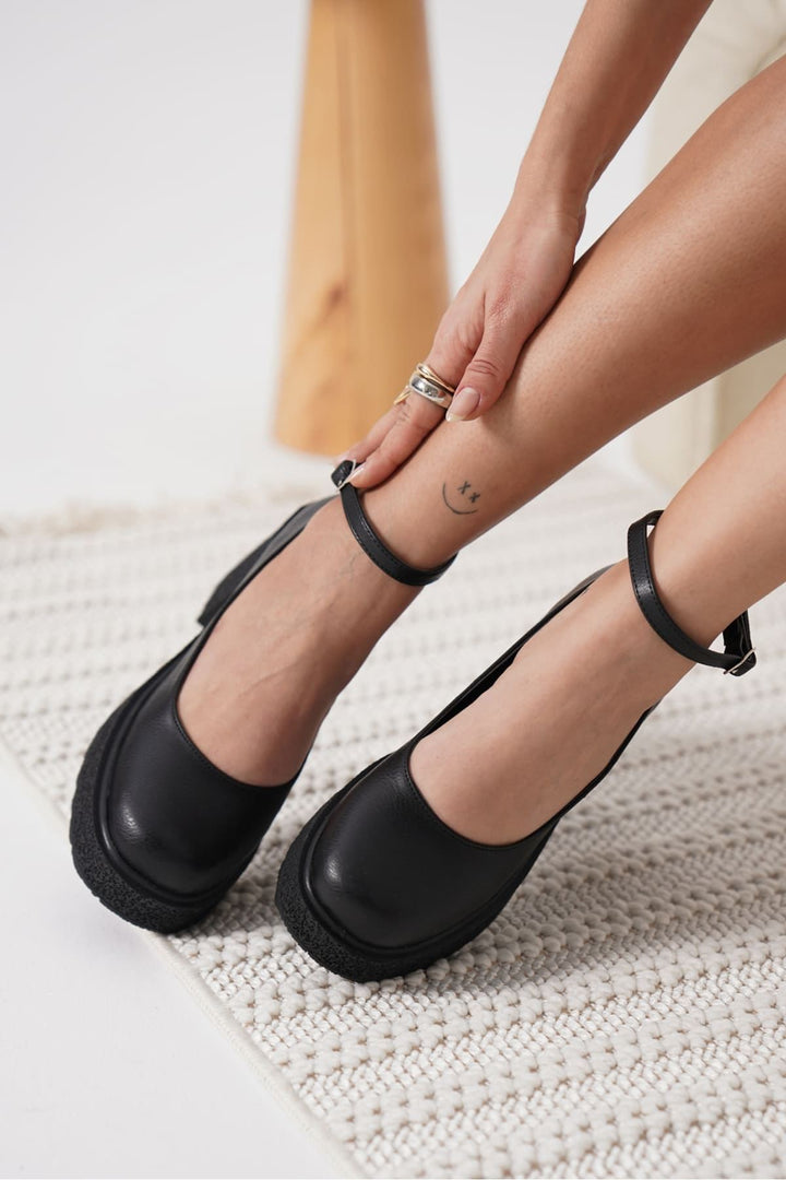 Marla Kadın Siyah Bilekten Bantlı Günlük Kalın Topuklu Ayakkabı