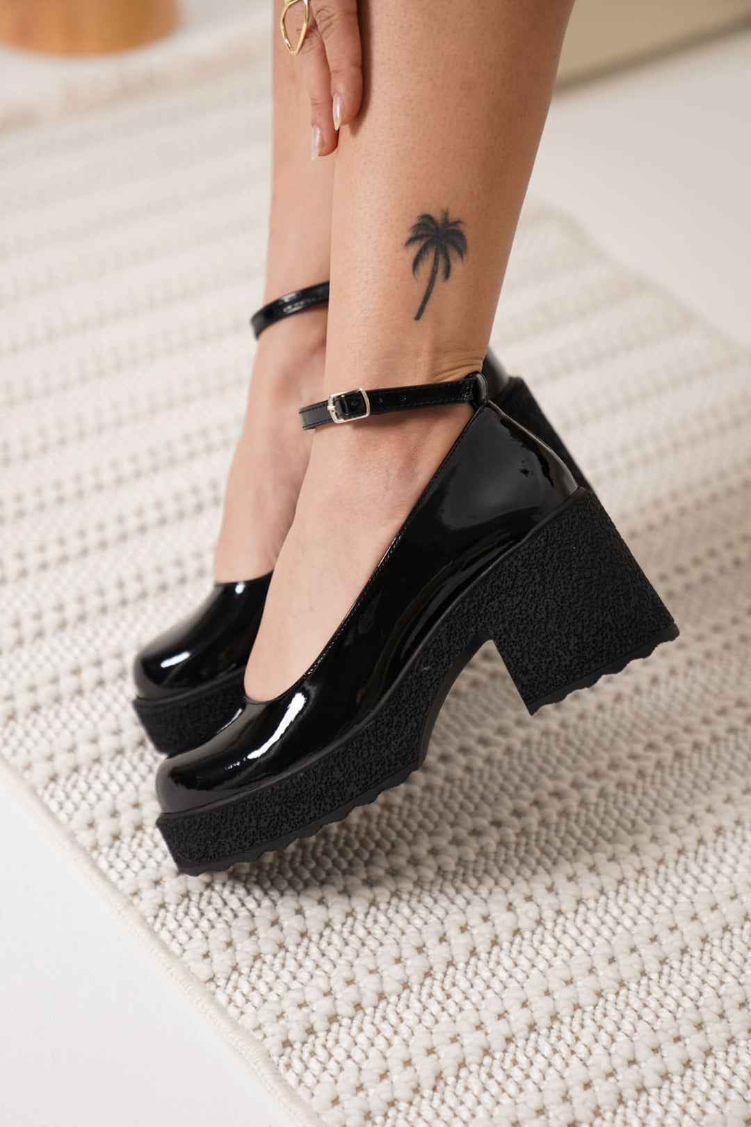 Marla Kadın Siyah Rugan Bilekten Bantlı Günlük Kalın Topuklu Ayakkabı