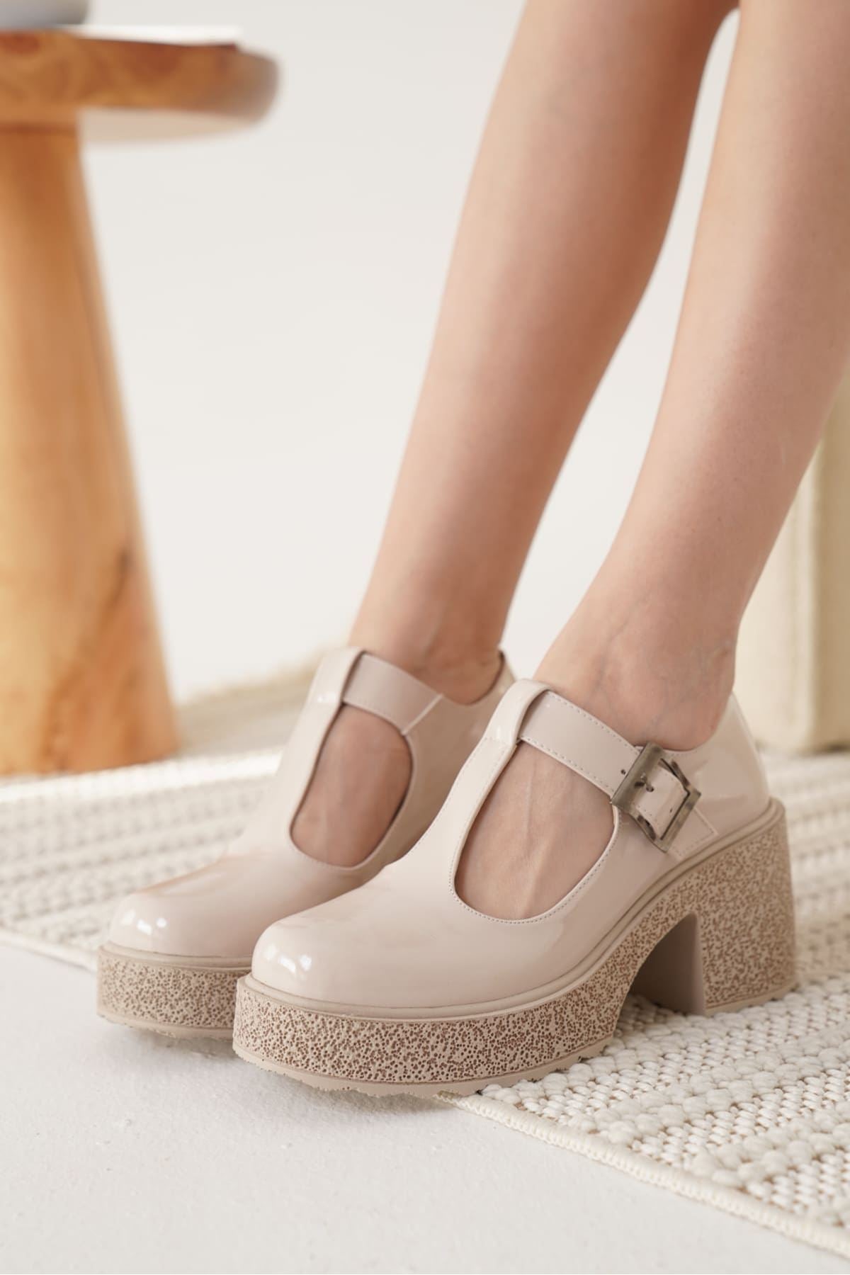 Mathilda Kadın Bej Rugan Kalın Topuklu Ayakkabı